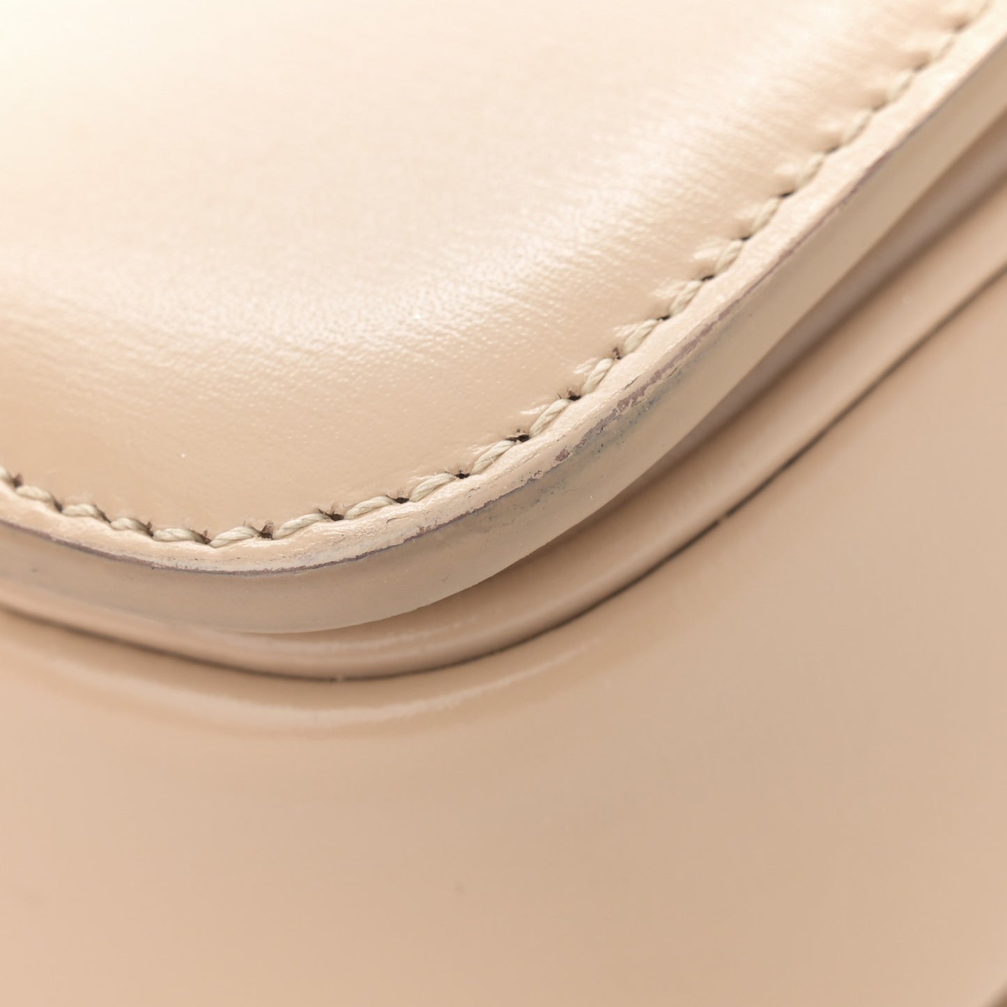 Shiny Calfskin Teen Triomphe Nude