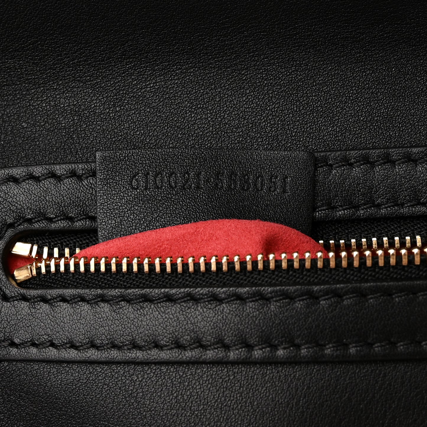 Calfskin The Small Story Bag Black Red