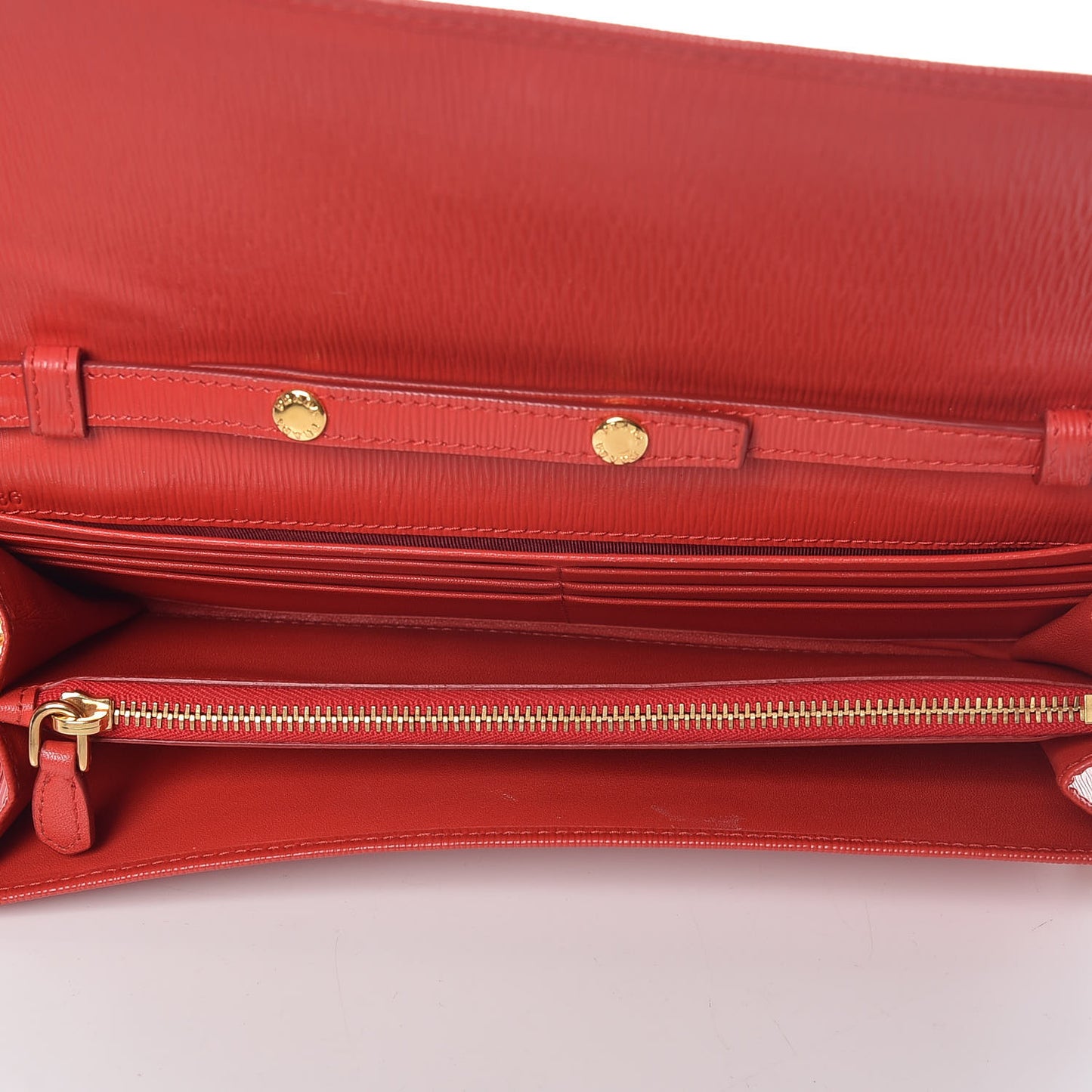 Vitello Move Metal Oro Chain Wallet Lacca