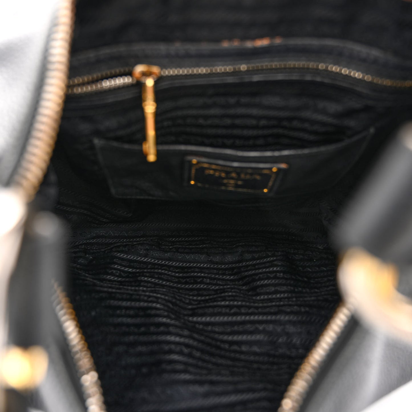 Vitello Daino Hobo Black