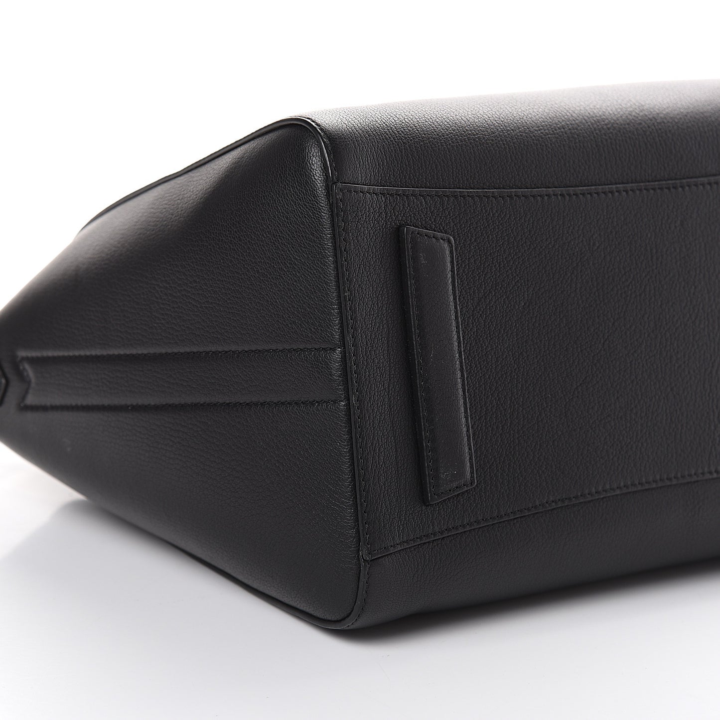 Sugar Goatskin Medium Antigona Black