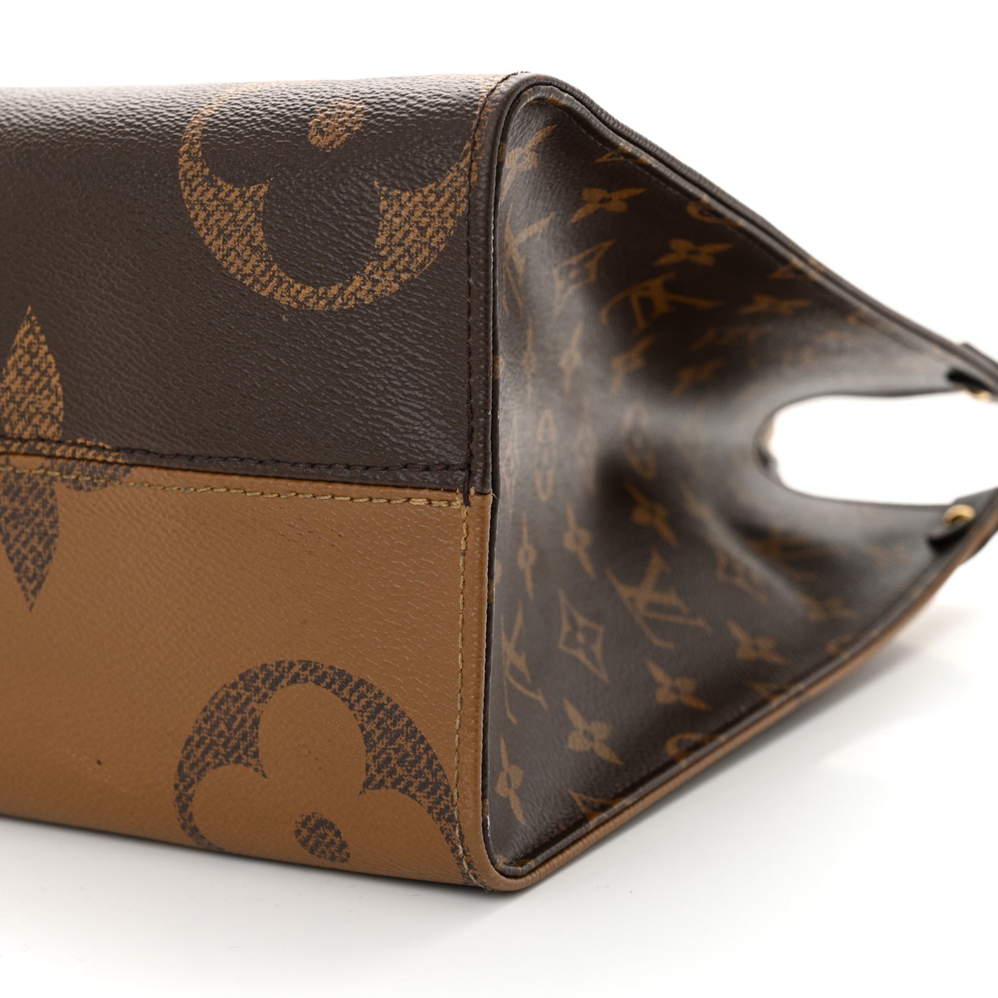 Reverse Monogram Giant Onthego MM