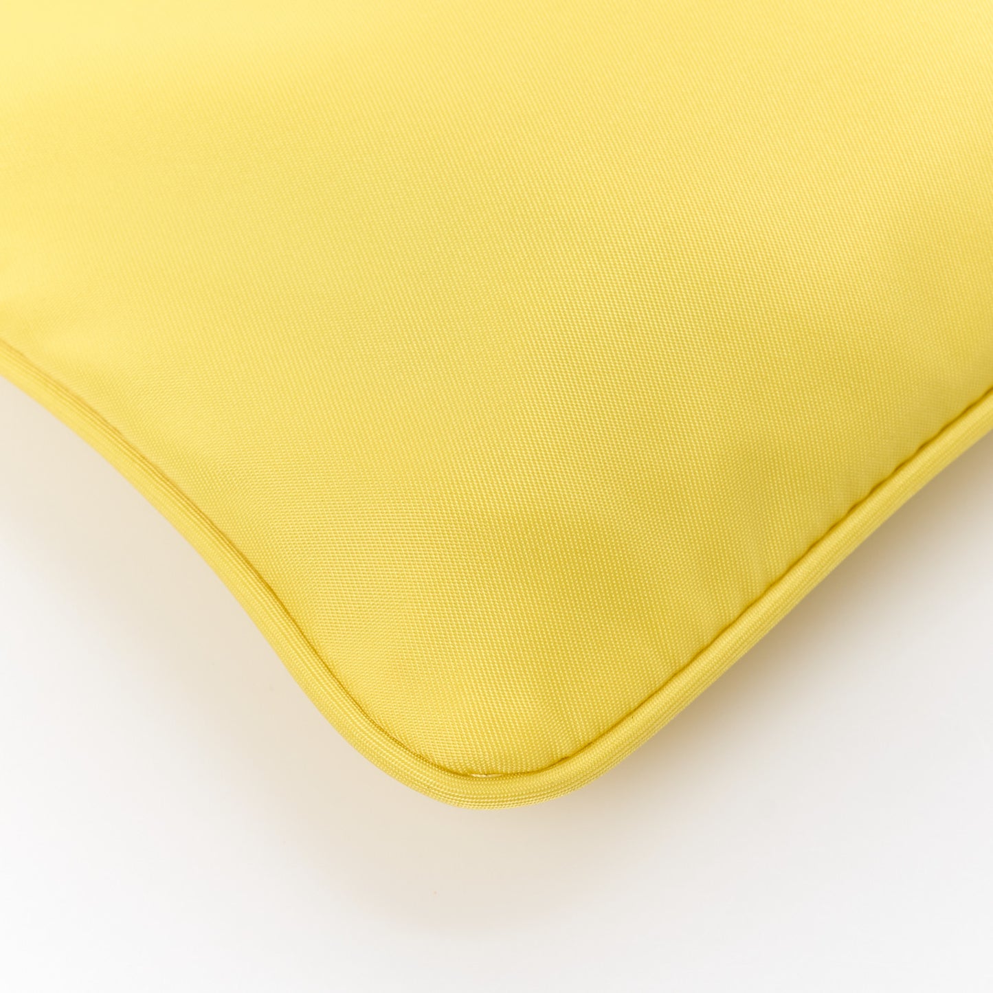 Re-Nylon Vela Pouch Cedro