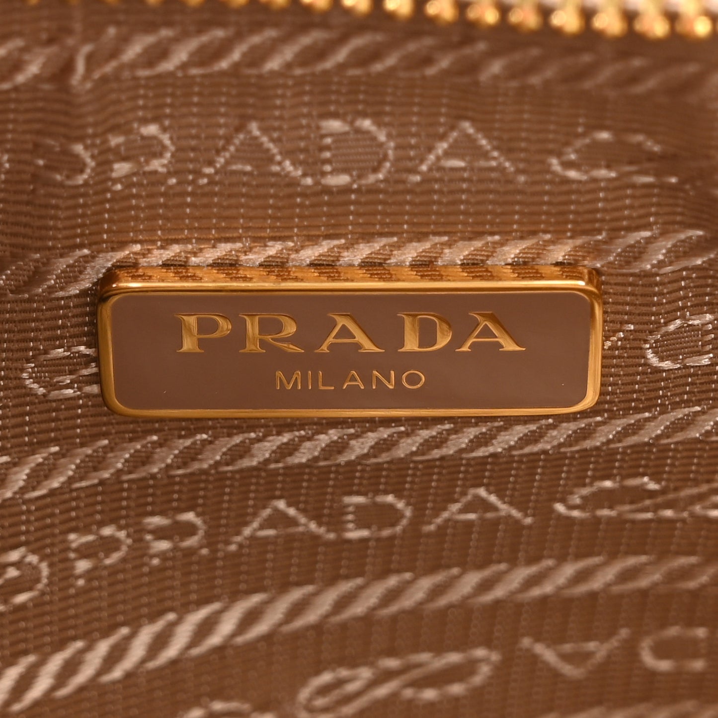 Saffiano Lux Re-Edition 2005 Shoulder Bag Cammeo