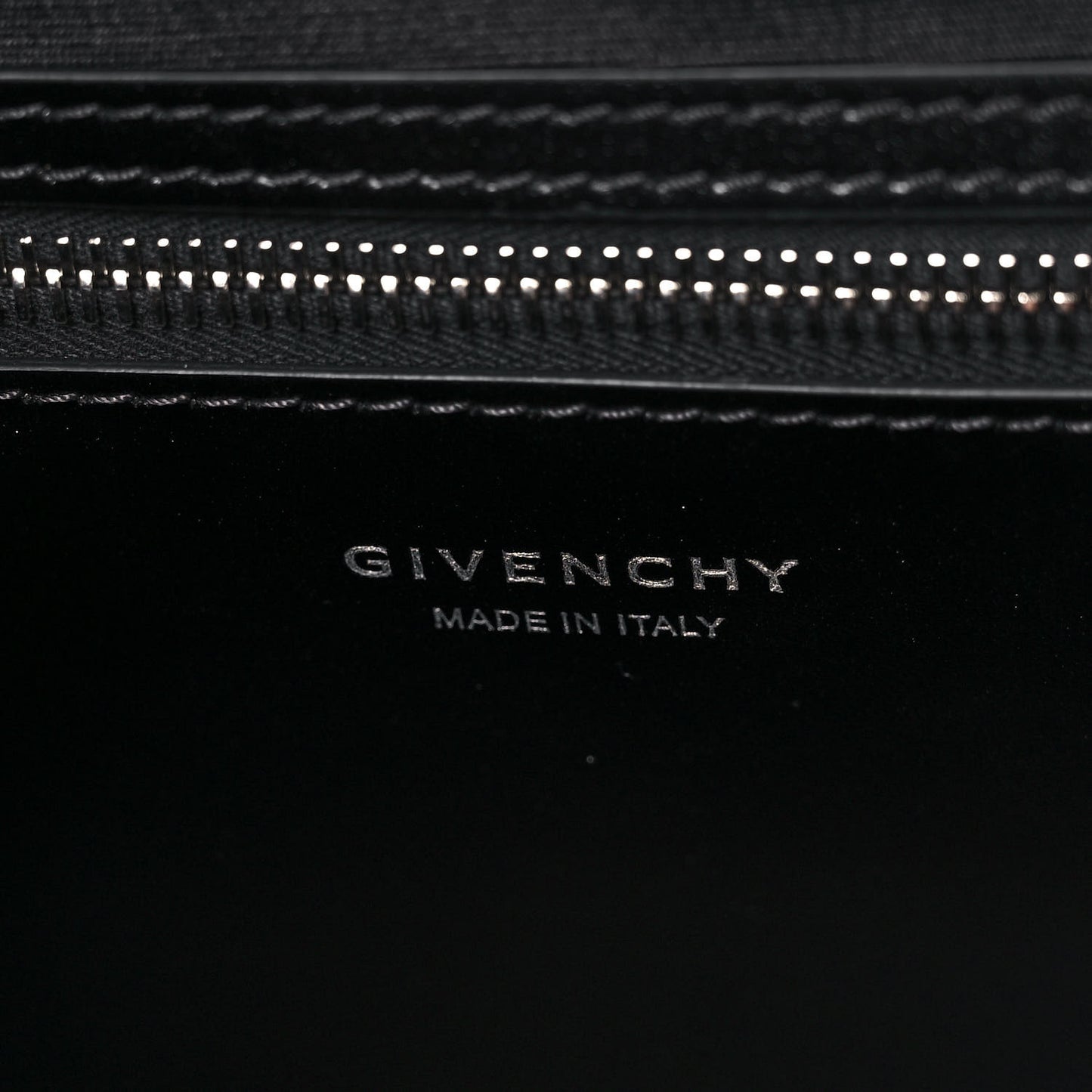 Box Calfskin Mini Lock Antigona Black