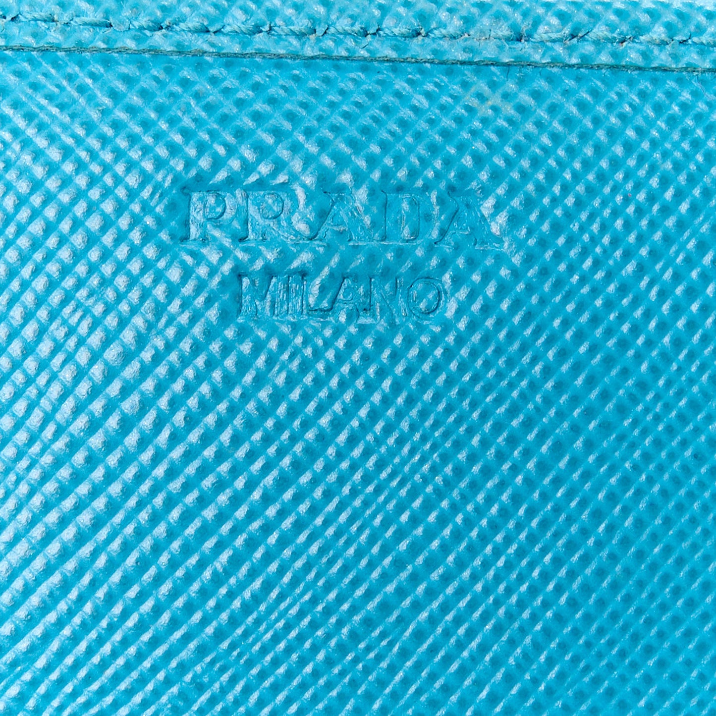 Saffiano Metal Oro Chain Wallet Celeste