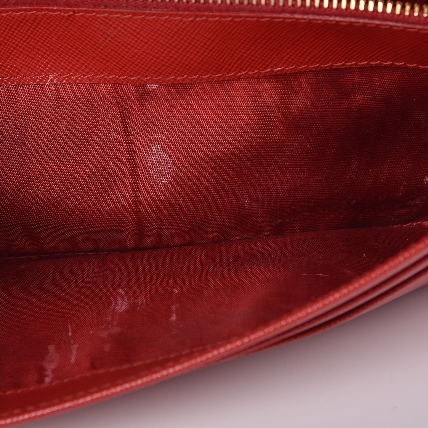 Saffiano Metal Oro Chain Wallet Fuoco