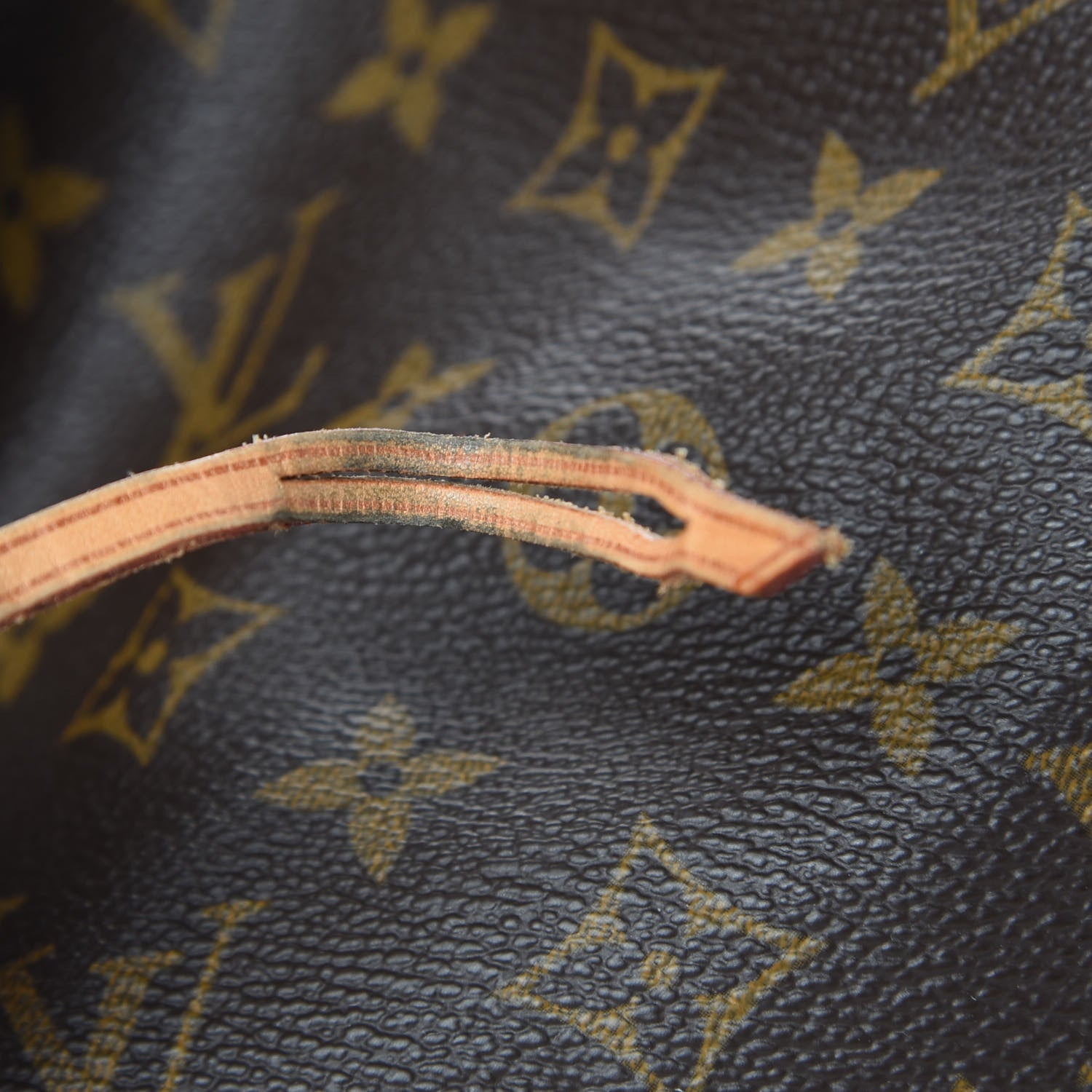 Louis Vuitton Monogram Artsy MM 15 of 18