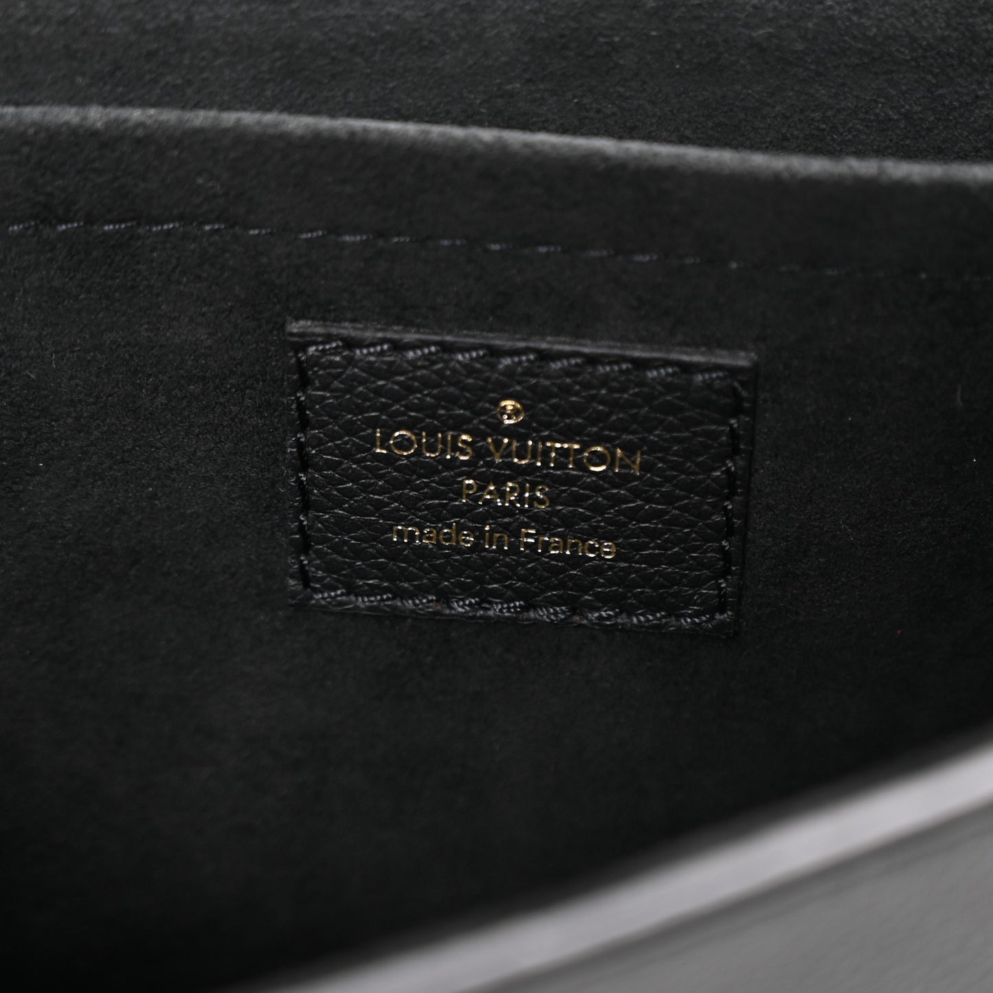 Calfskin Lockme Chain East West Black