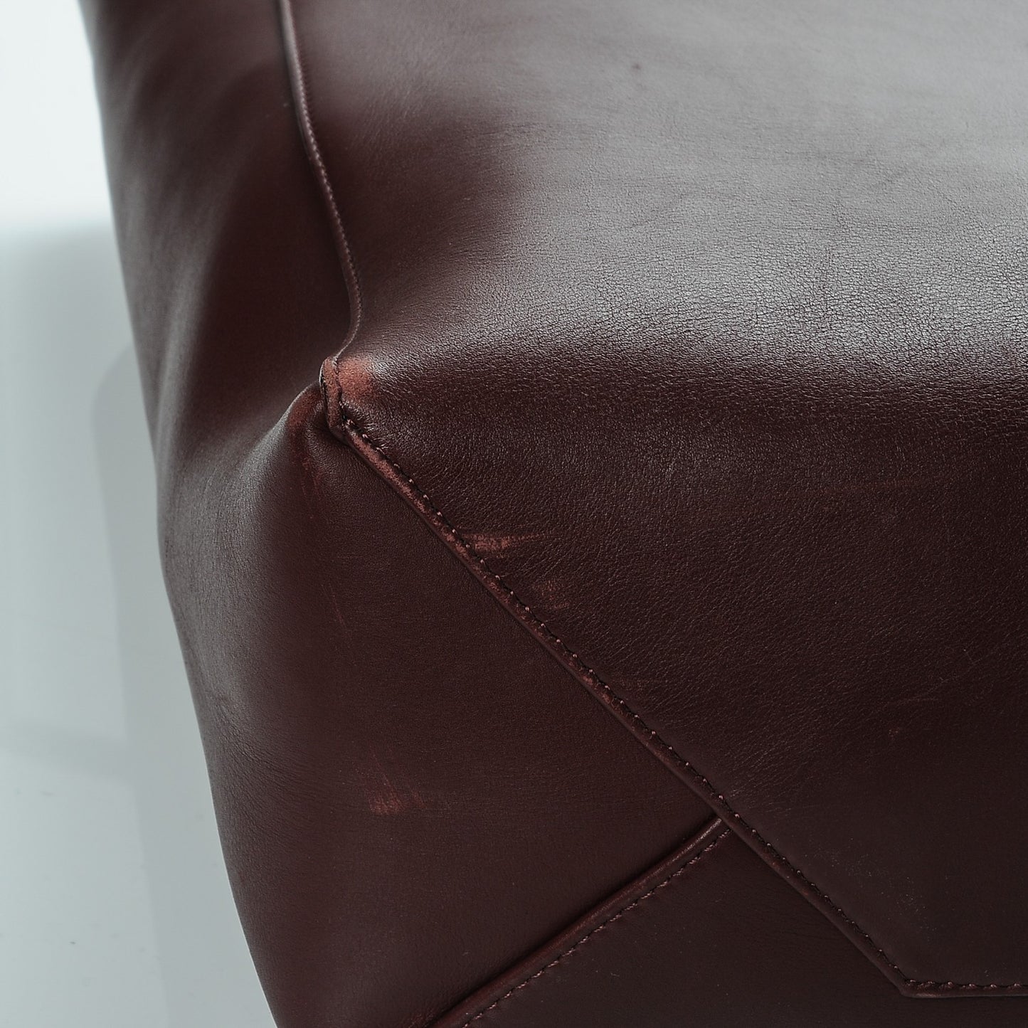 Calfskin Clasp Vertical Cabas Burgundy