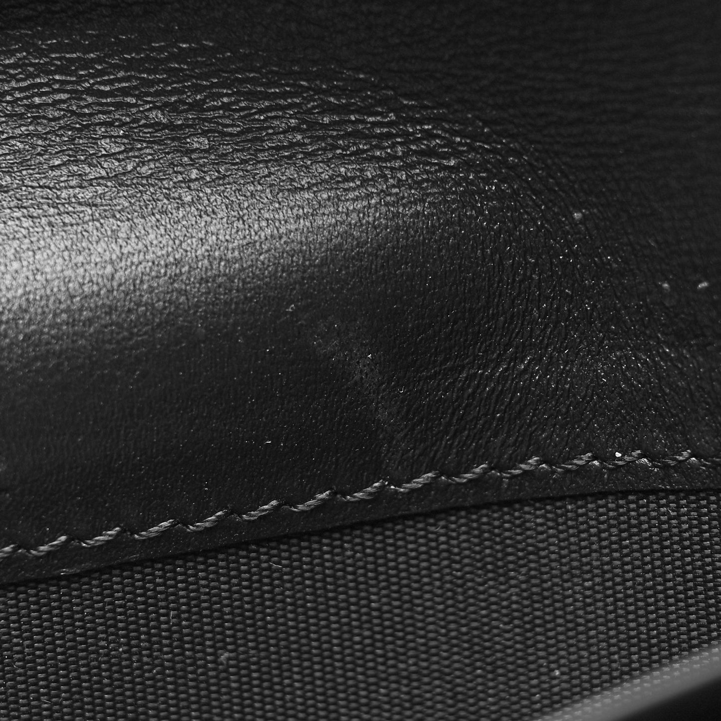 Calfskin 4G Embossed G-Essentials Bifold Wallet Black