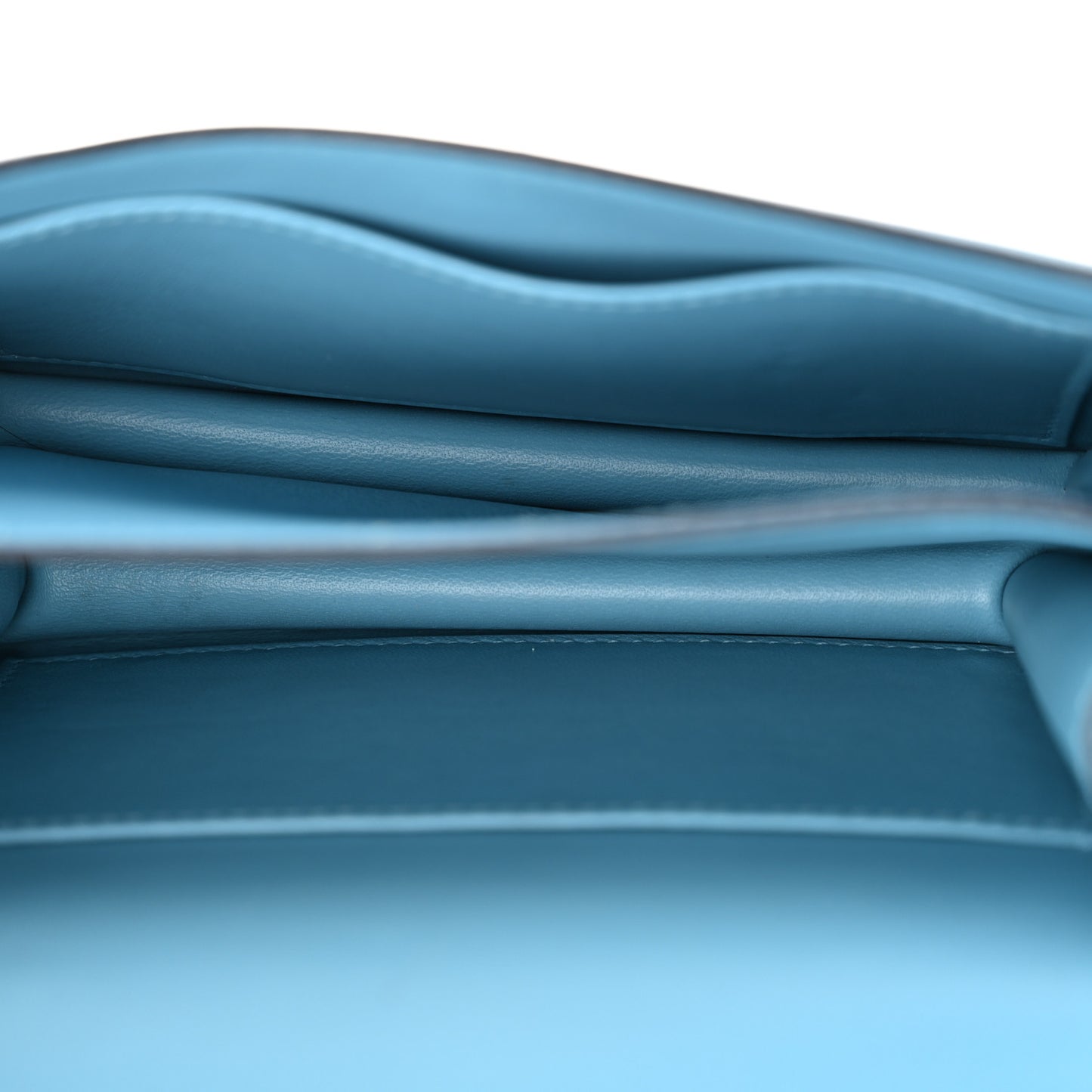 Epsom Enamel Constance 18 Bleu du Nord Rouge