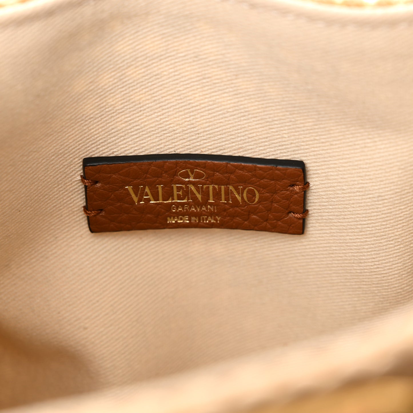 Raffia Grained Calfskin Small Rockstud Vlogo Tote Naturale