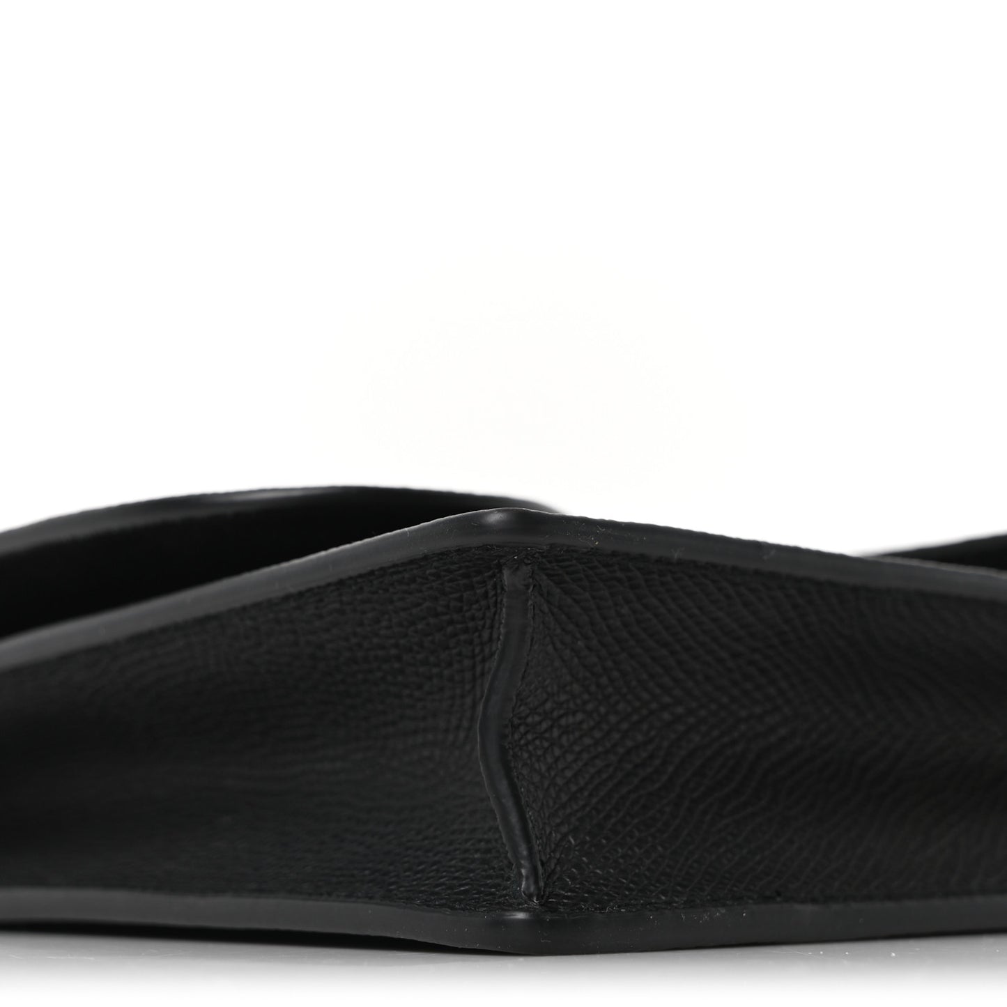 Grained Calfskin Saddle Chain Pouch Black