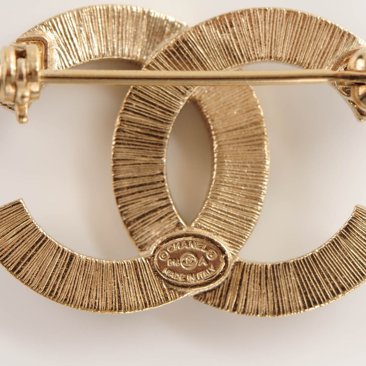 Bead CC Brooch Black Light Gold
