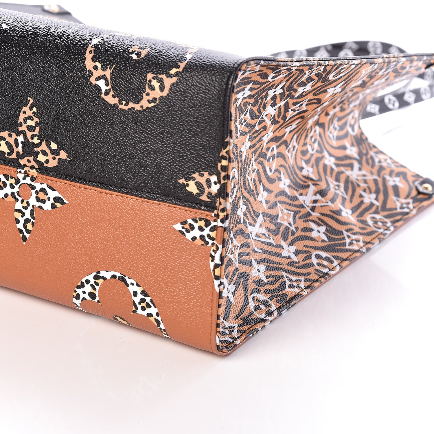 Louis Vuitton Monogram Giant Jungle Onthego GM Black 8 of 9