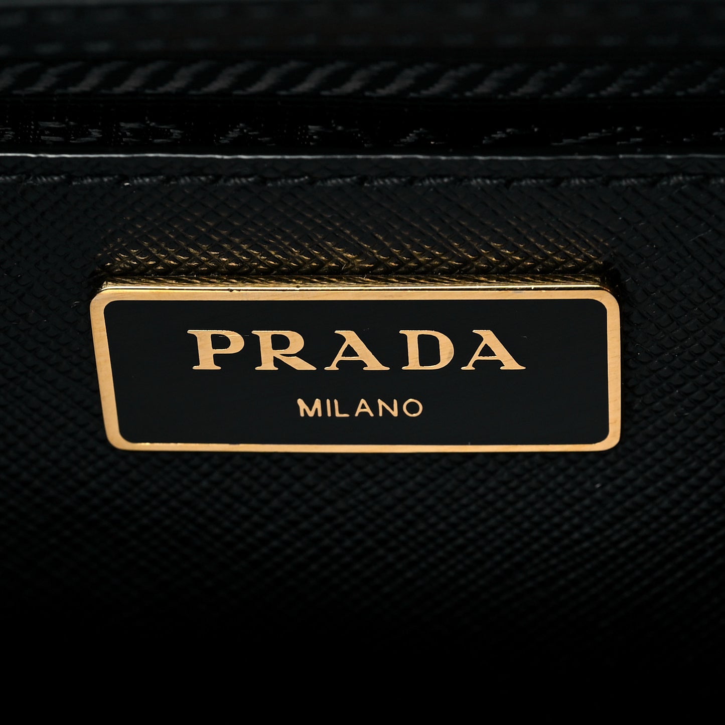 Saffiano Medium Galleria Double Zip Tote Black