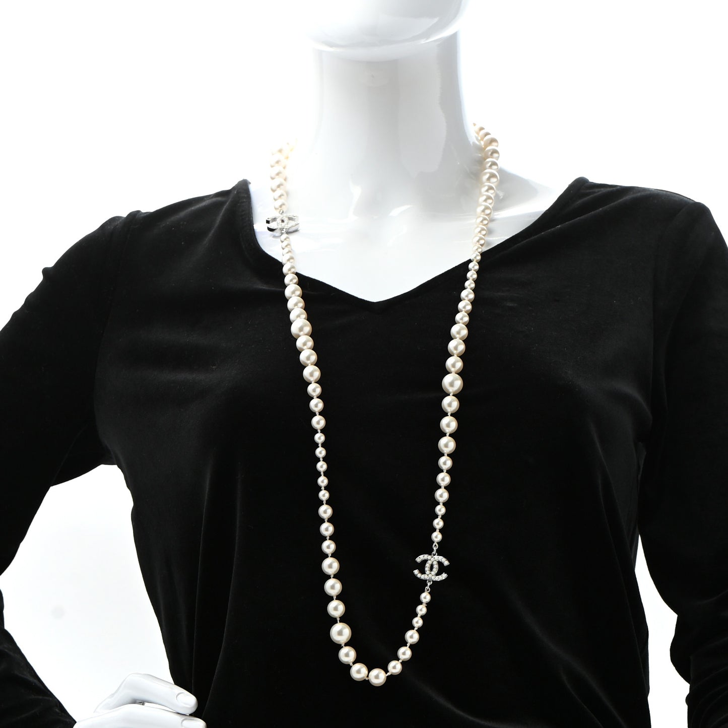 Graduated Pearl CC Long Necklace Silver
