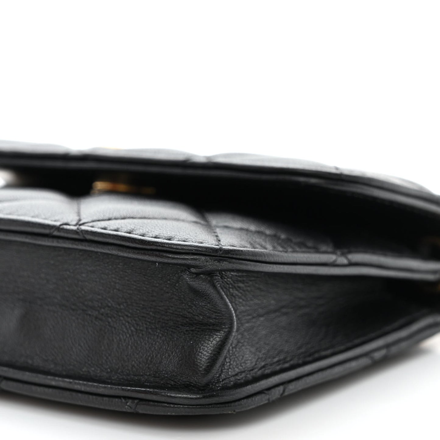 Lambskin Quilted Pearl Crush Clutch With Chain Black