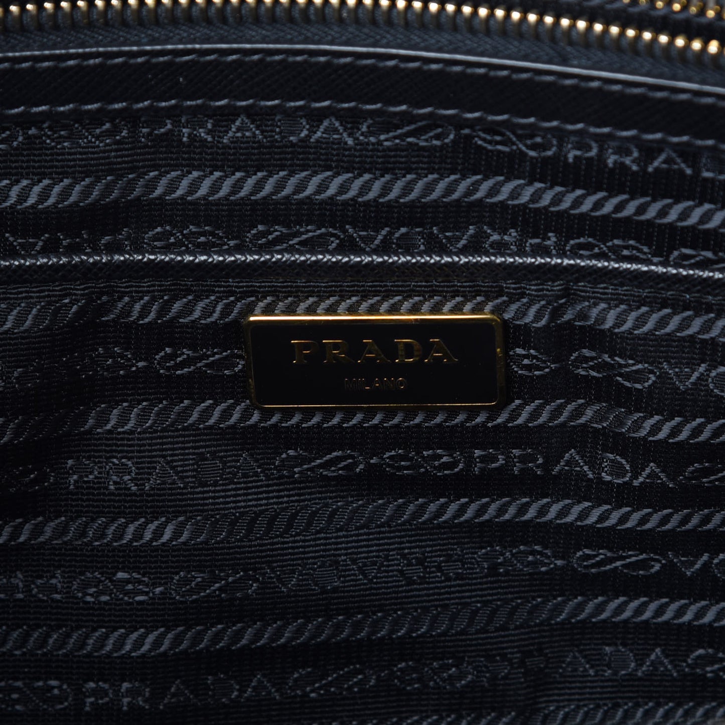 Saffiano Medium Galleria Double Zip Tote Black