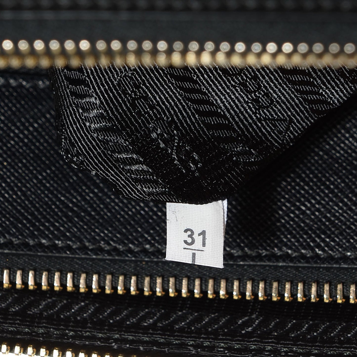 Saffiano Lux Medium Double Zip Tote Nero Black