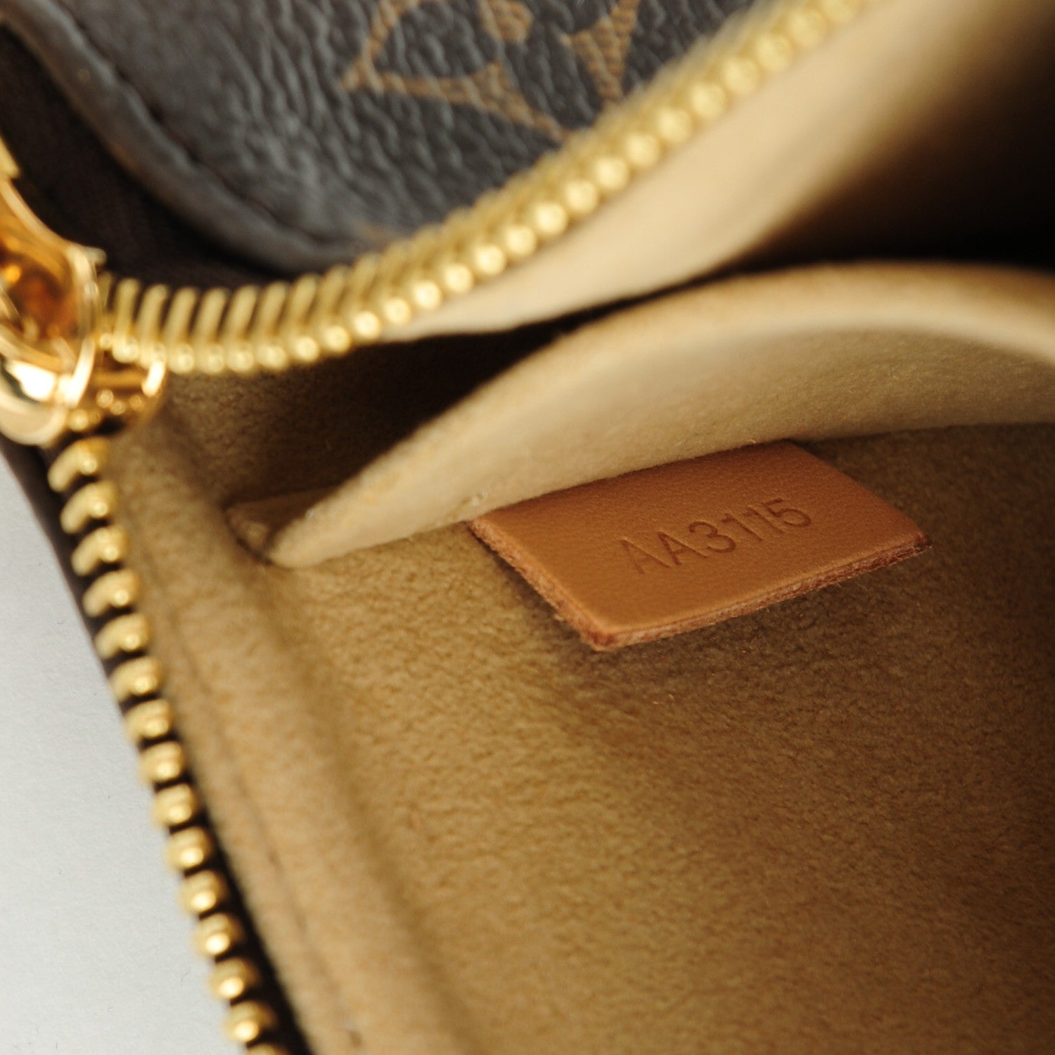 Louis Vuitton Monogram Pochette Milla MM 7 of 7