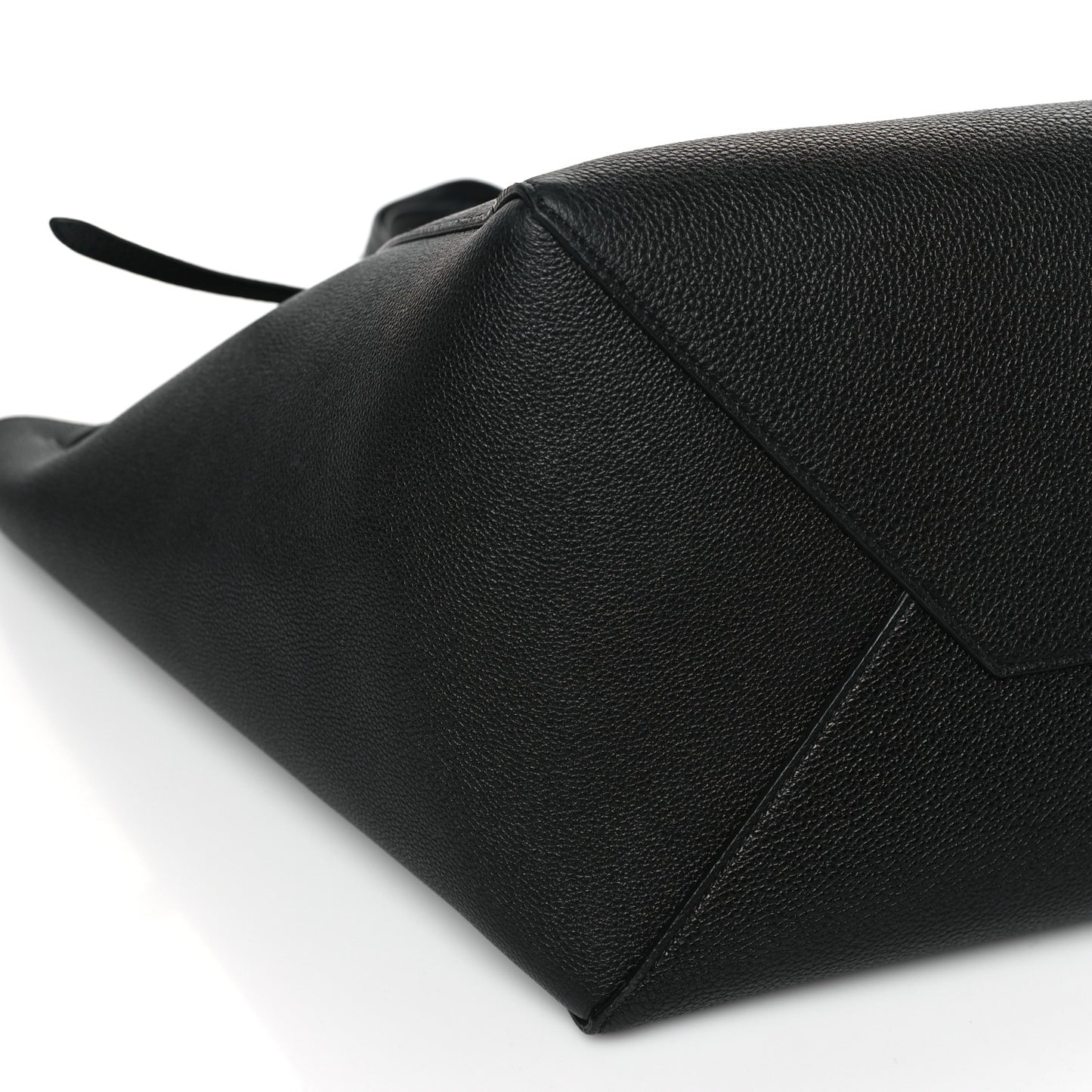 Soft Grained Calfskin Medium Belt Cabas Phantom Black