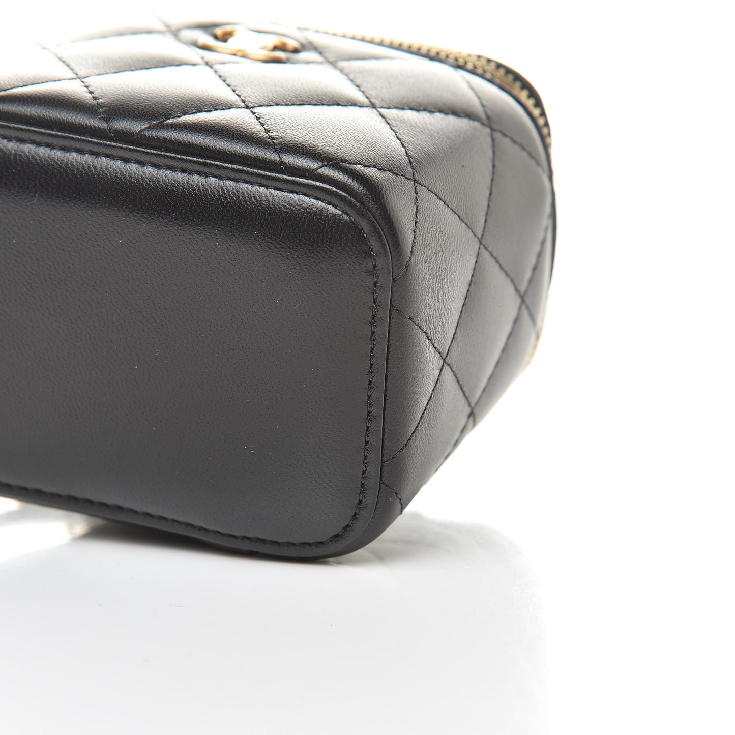 Lambskin Quilted Pearl Crush Box With Chain Black