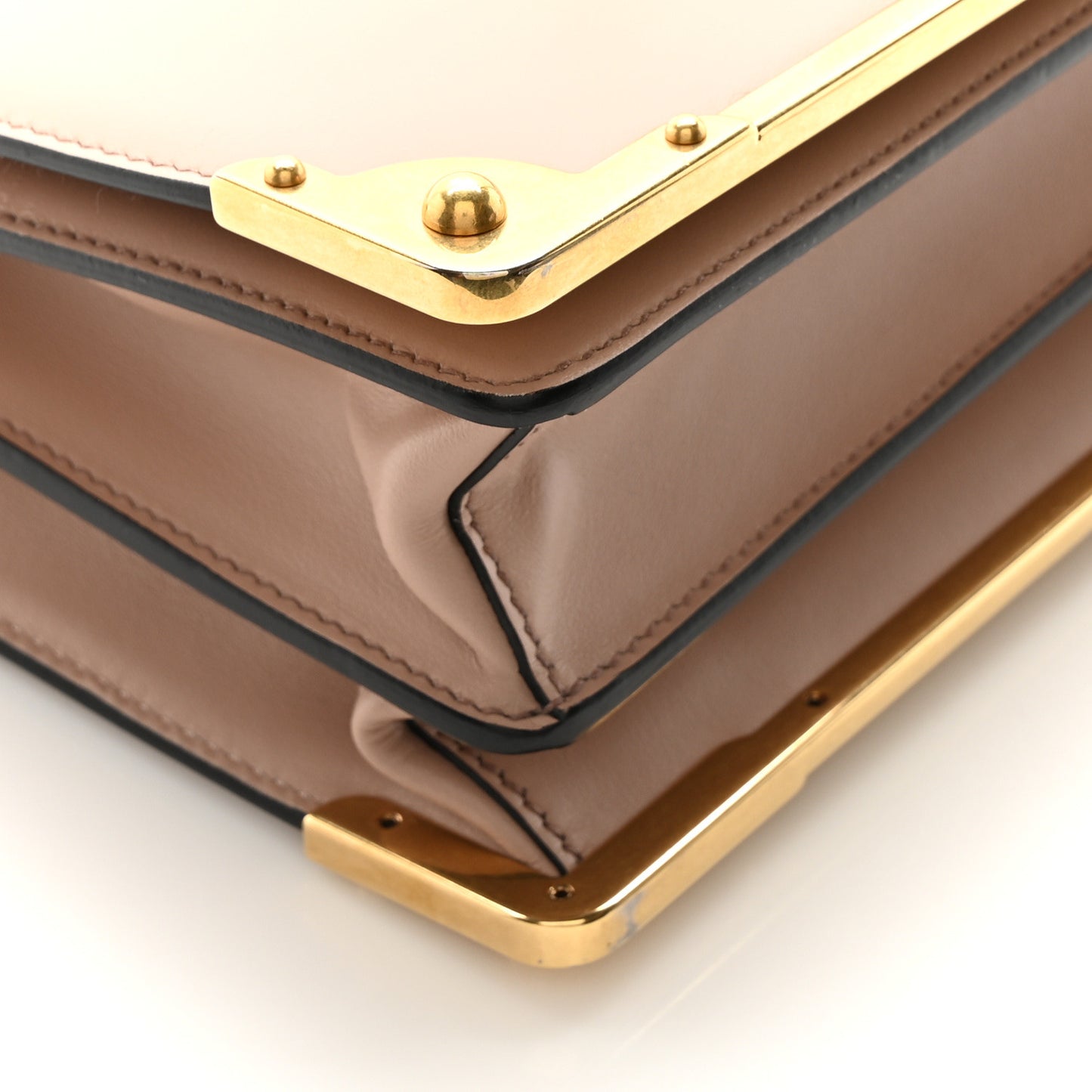 City Calf Saffiano Cahier Bag Cammeo