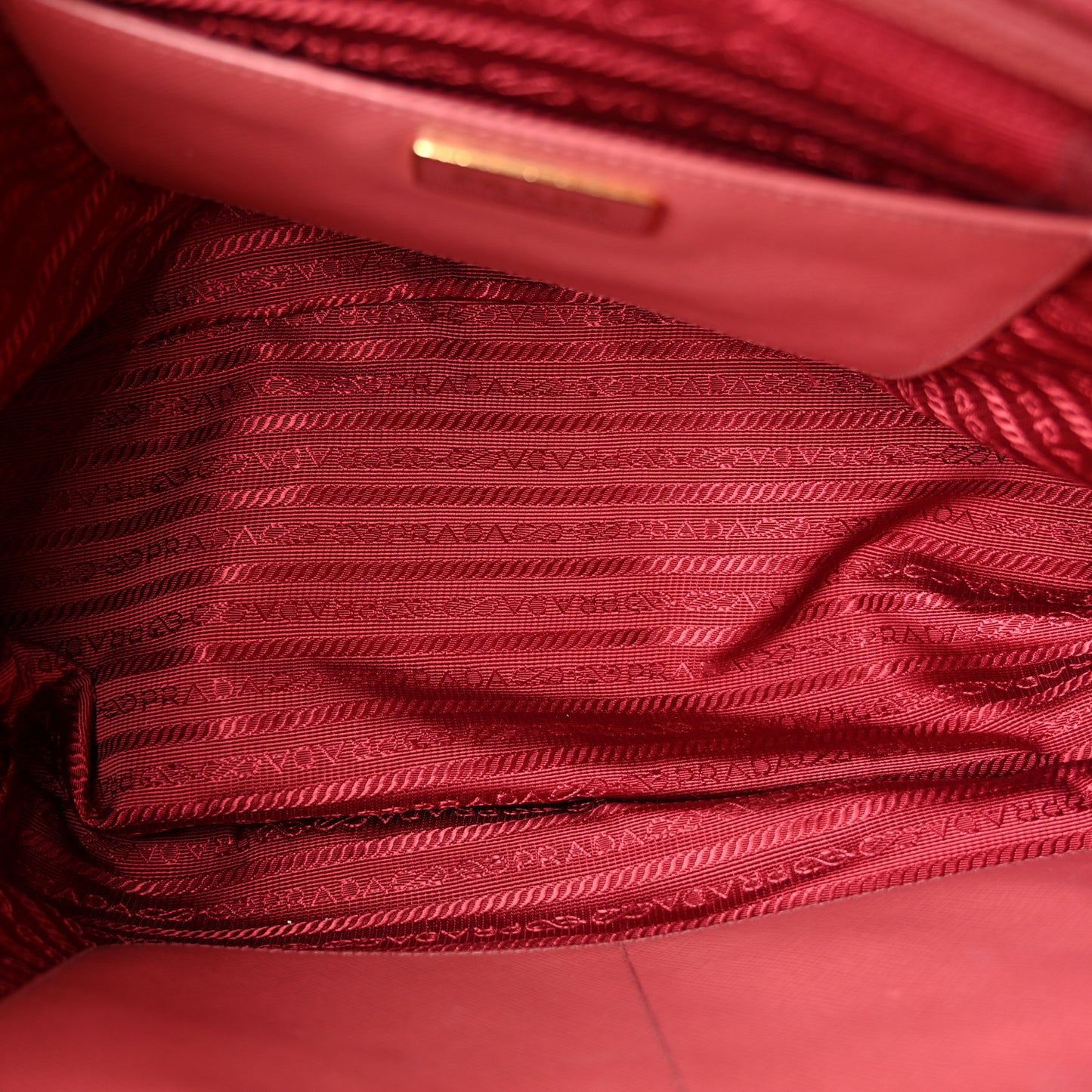 Saffiano Medium Galleria Double Zip Tote Geranio