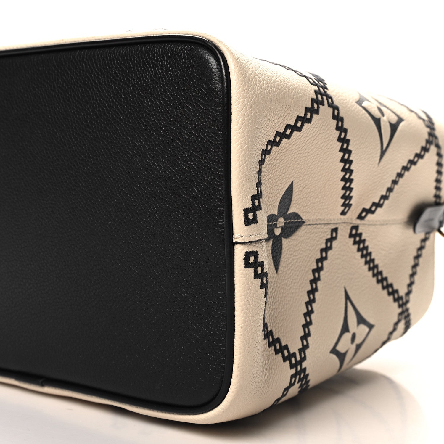 Louis Vuitton Empreinte Monogram Giant Broderies Neonoe MM Cream Black 9 of 9