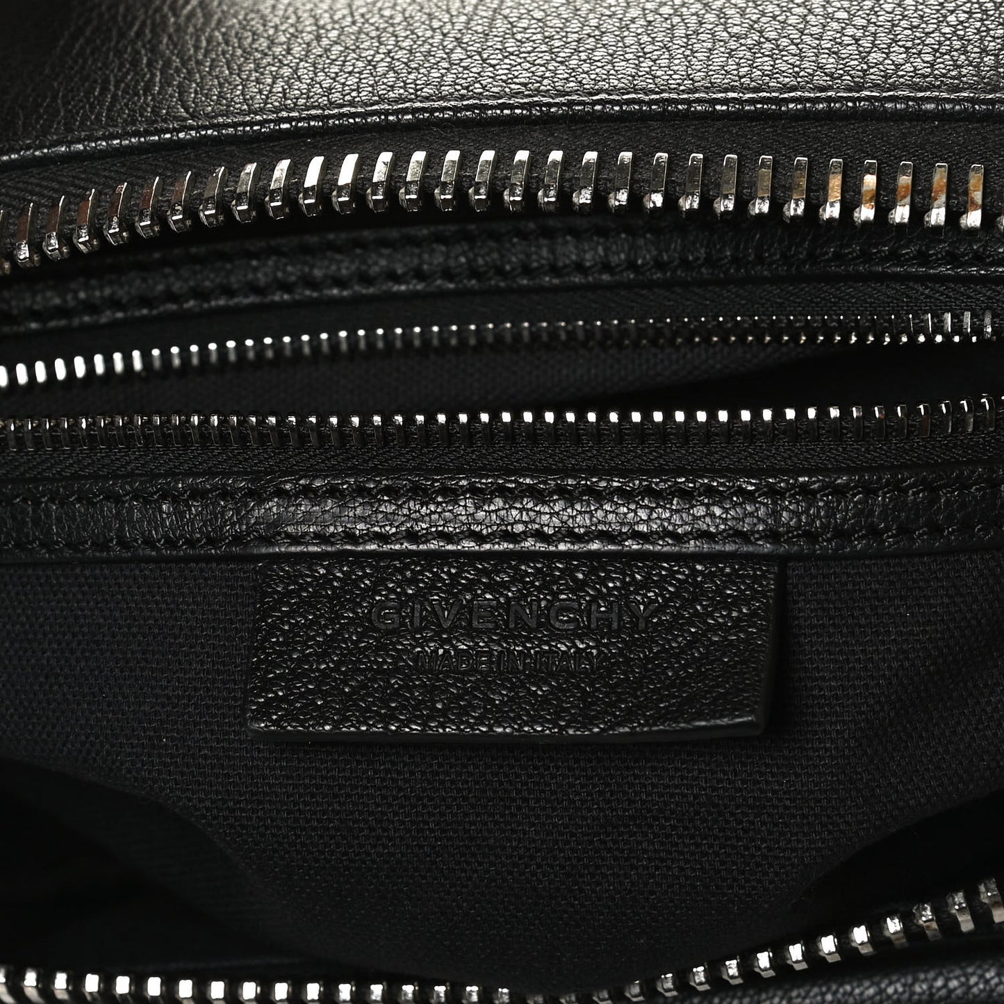 Sugar Goatskin Medium Antigona Black