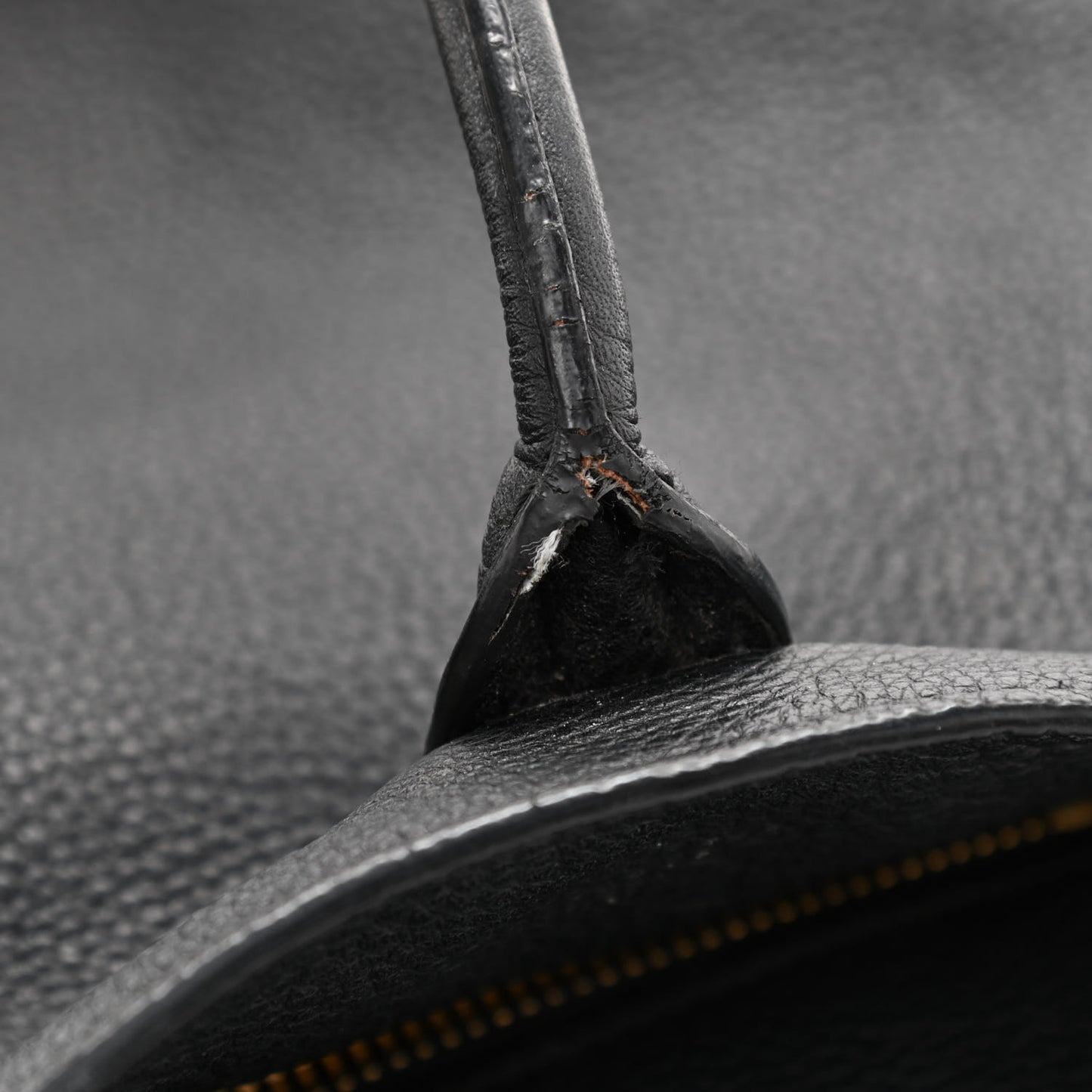 Vitello Daino Side Zip Tote Black