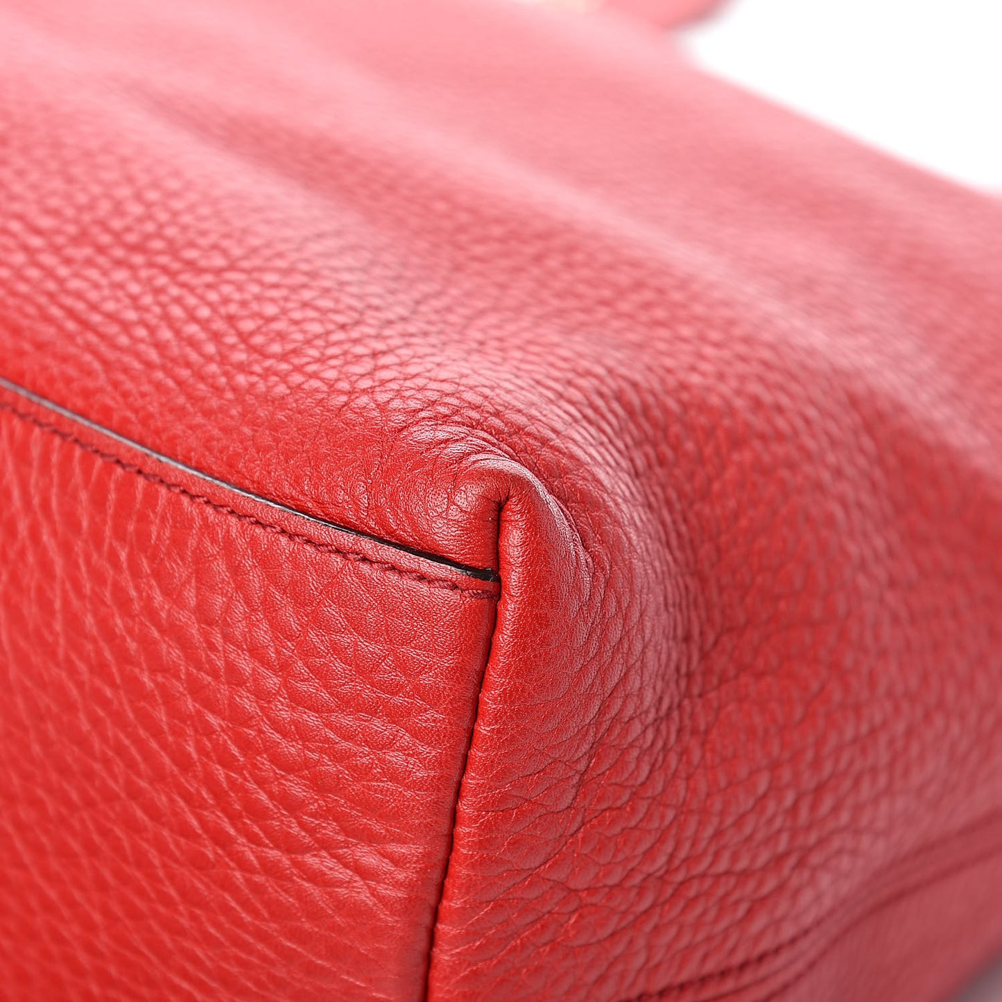 Pebbled Calfskin Medium Soho Chain Shoulder Bag Tabasco Red