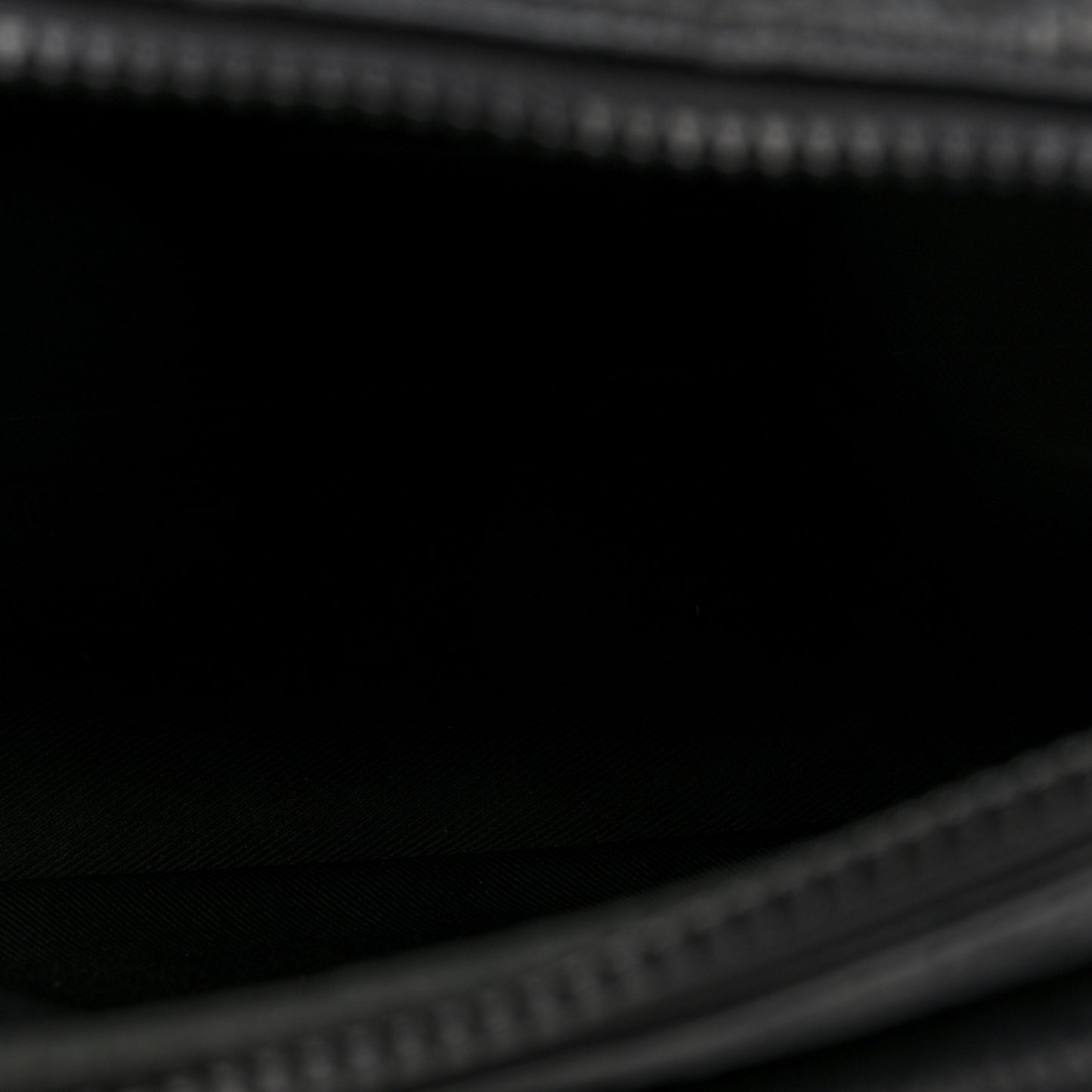 Taurillon Monogram S Lock Messenger Black