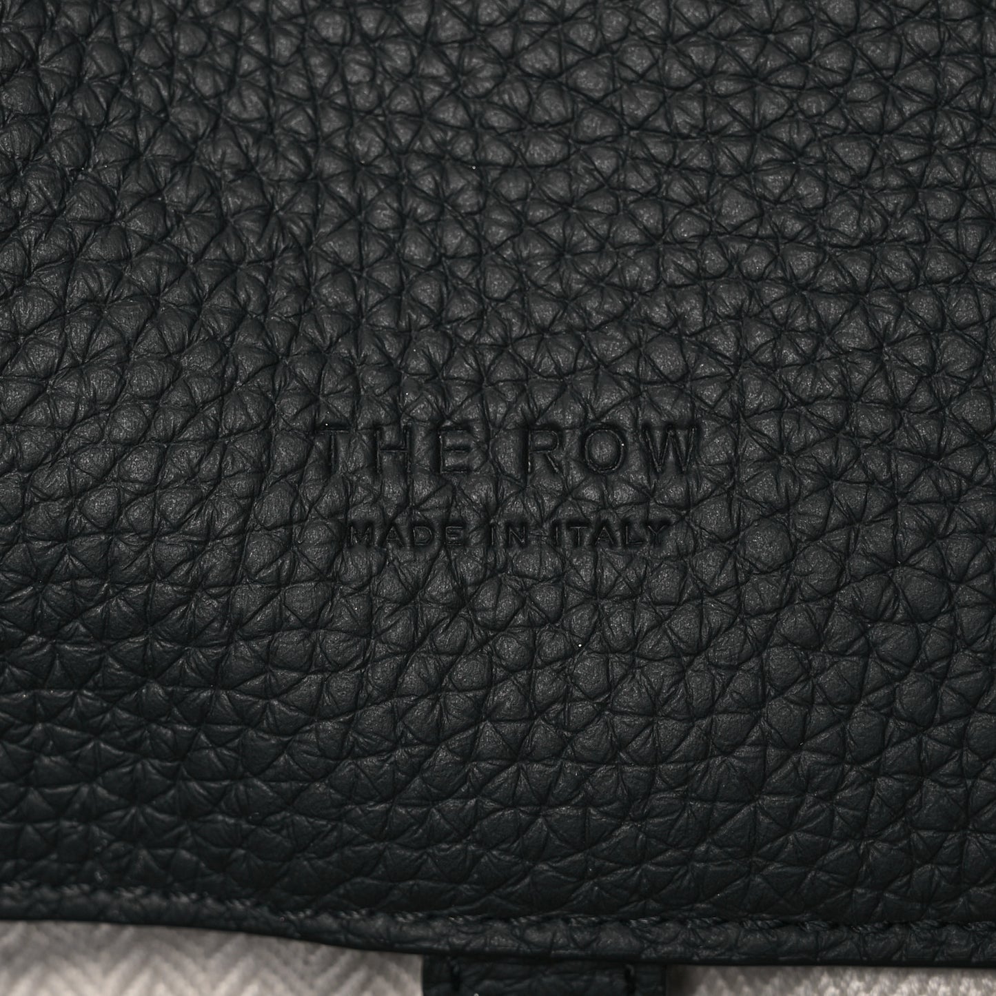 Grained Calfskin Soft Margaux 17 Black