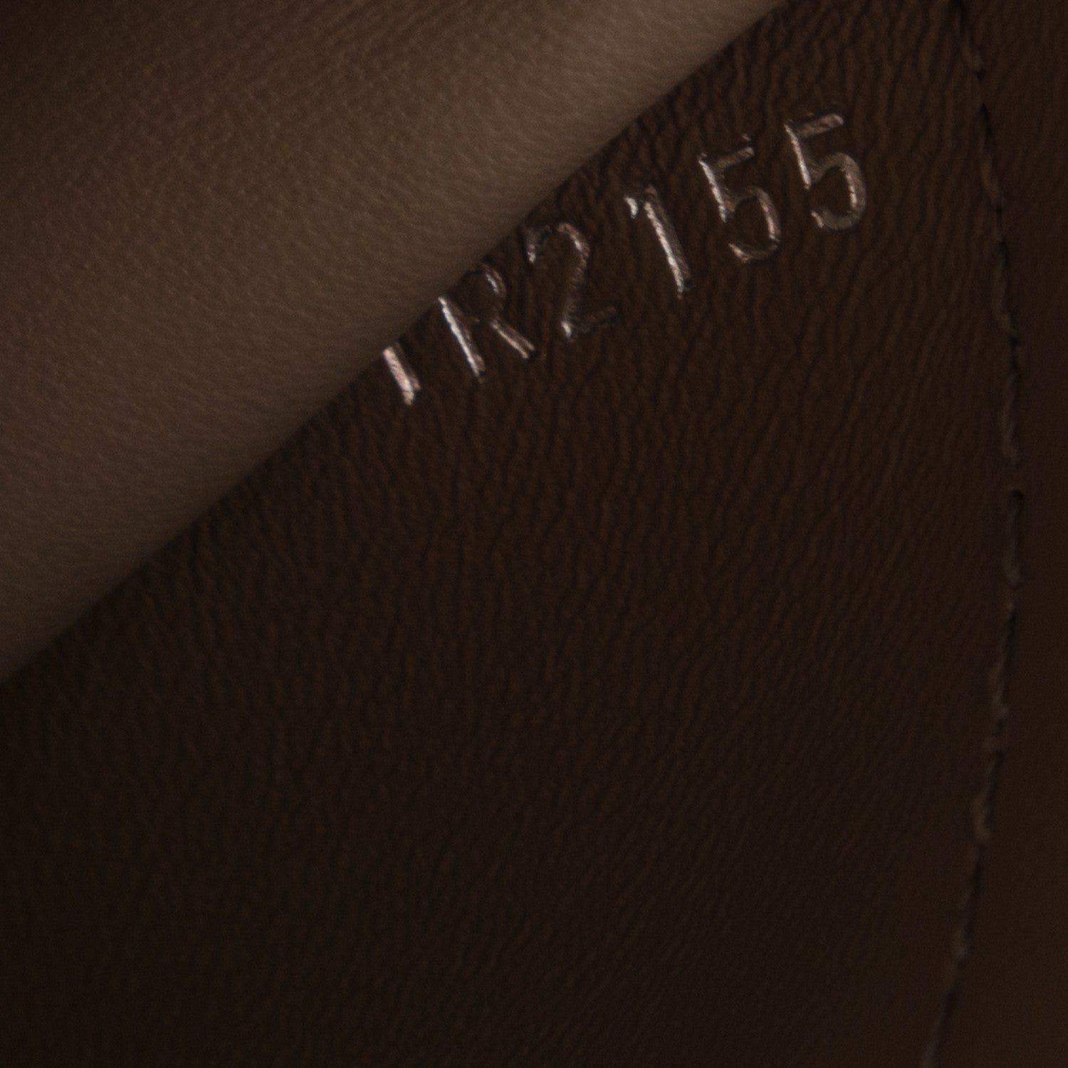 Louis Vuitton Taurillon Capucines MM Magnolia 7 of 7