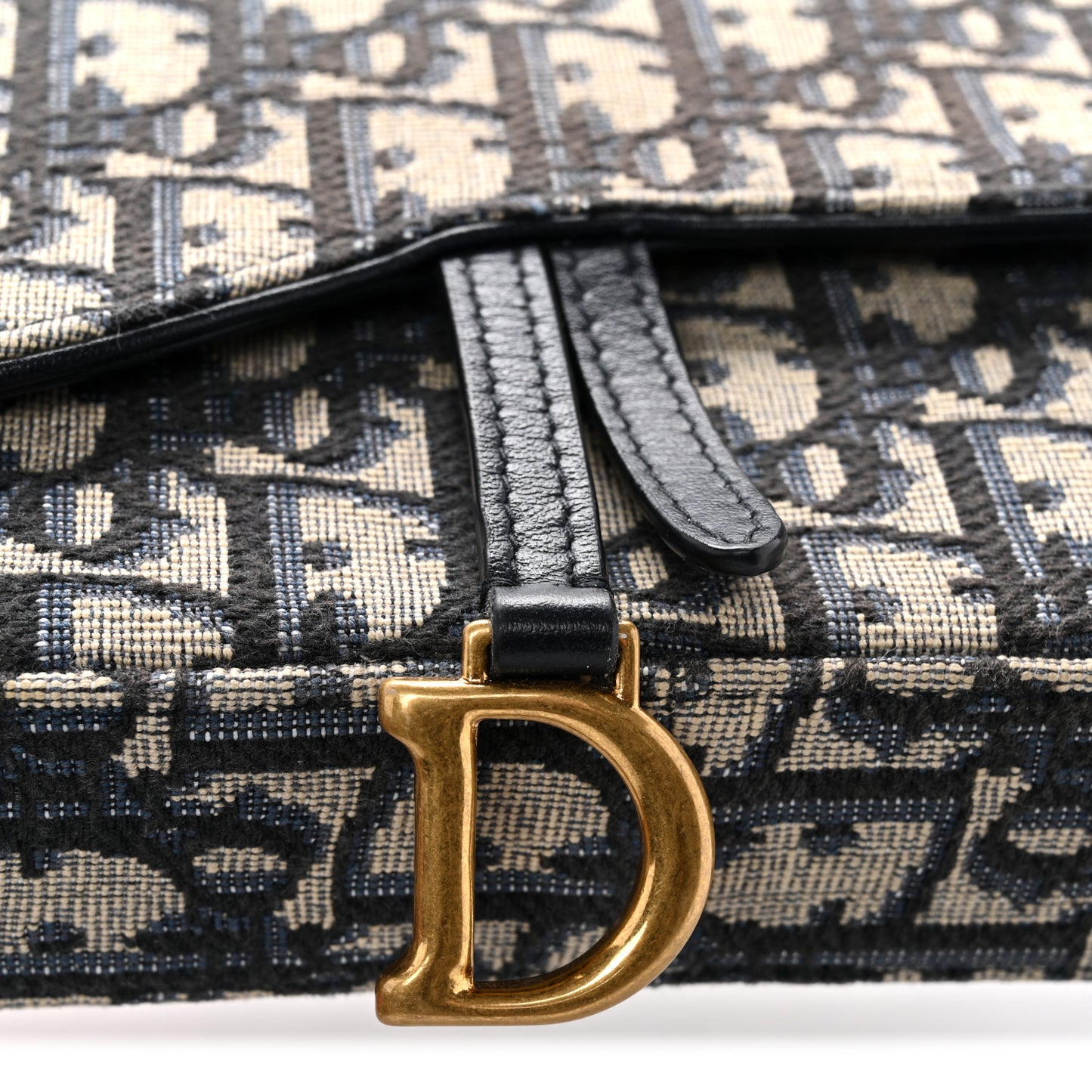 Oblique Saddle Chain Pouch Blue