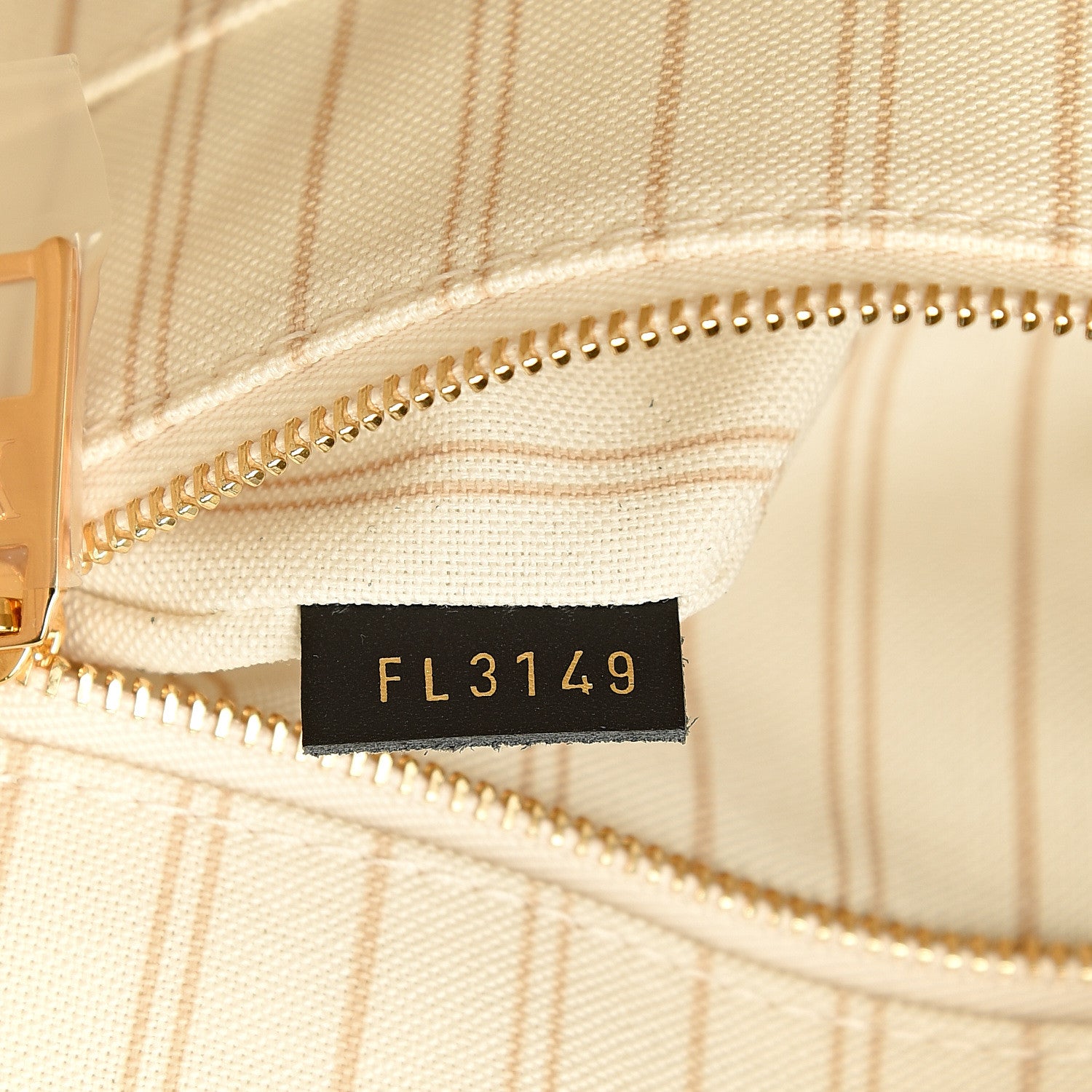 Louis Vuitton Monogram Giant Jungle Onthego GM Ivory 6 of 9