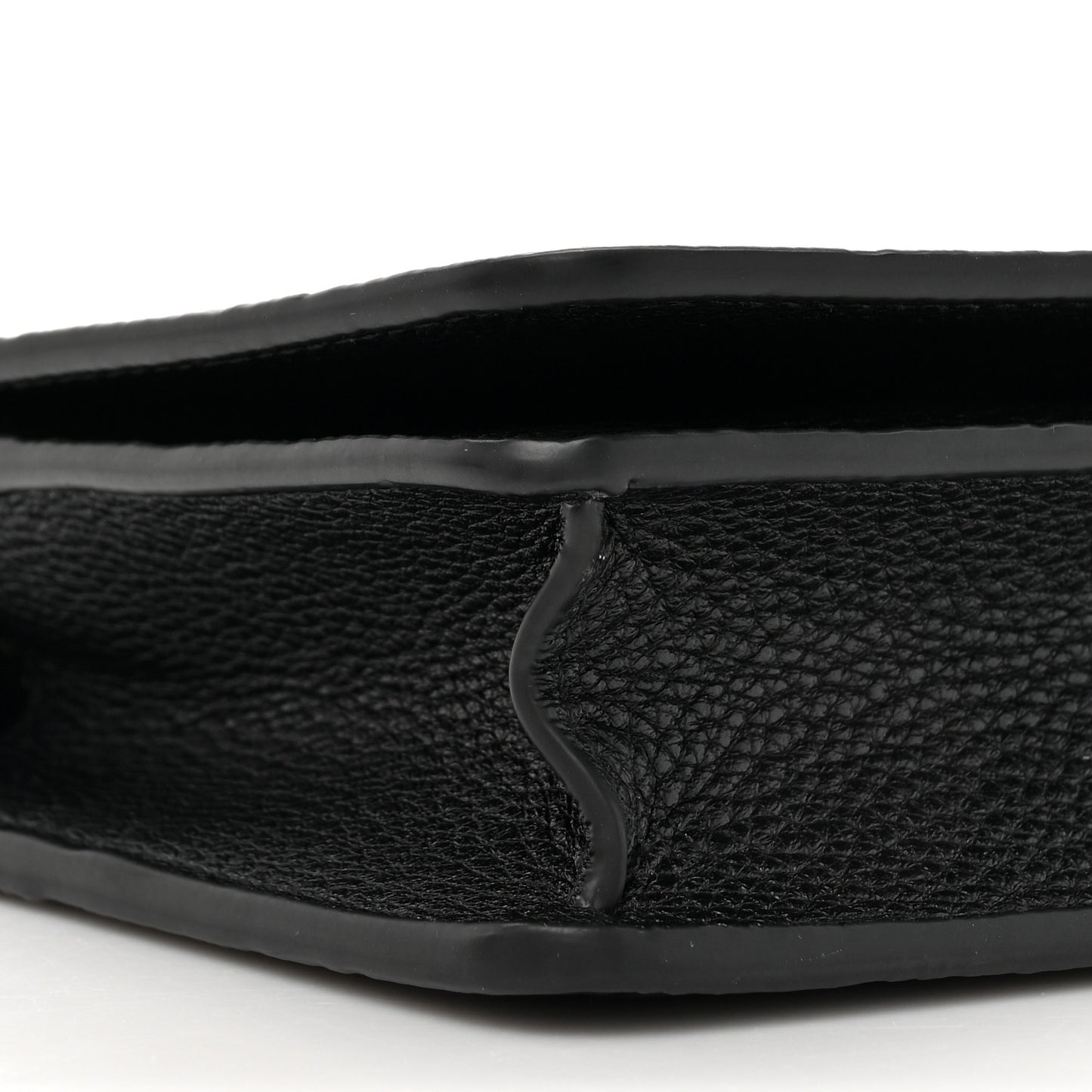 GG Grainy Calfskin Emblem Wallet On Chain Black