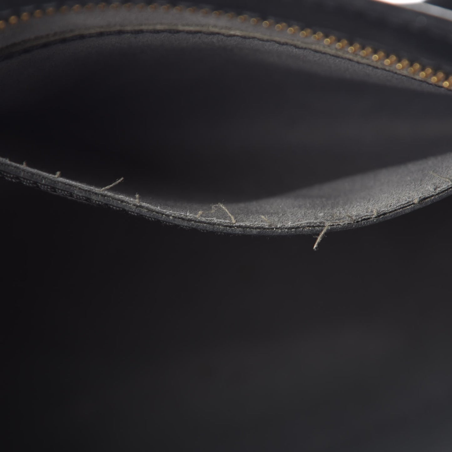 Epi Saint Jacques PM Long Straps Black