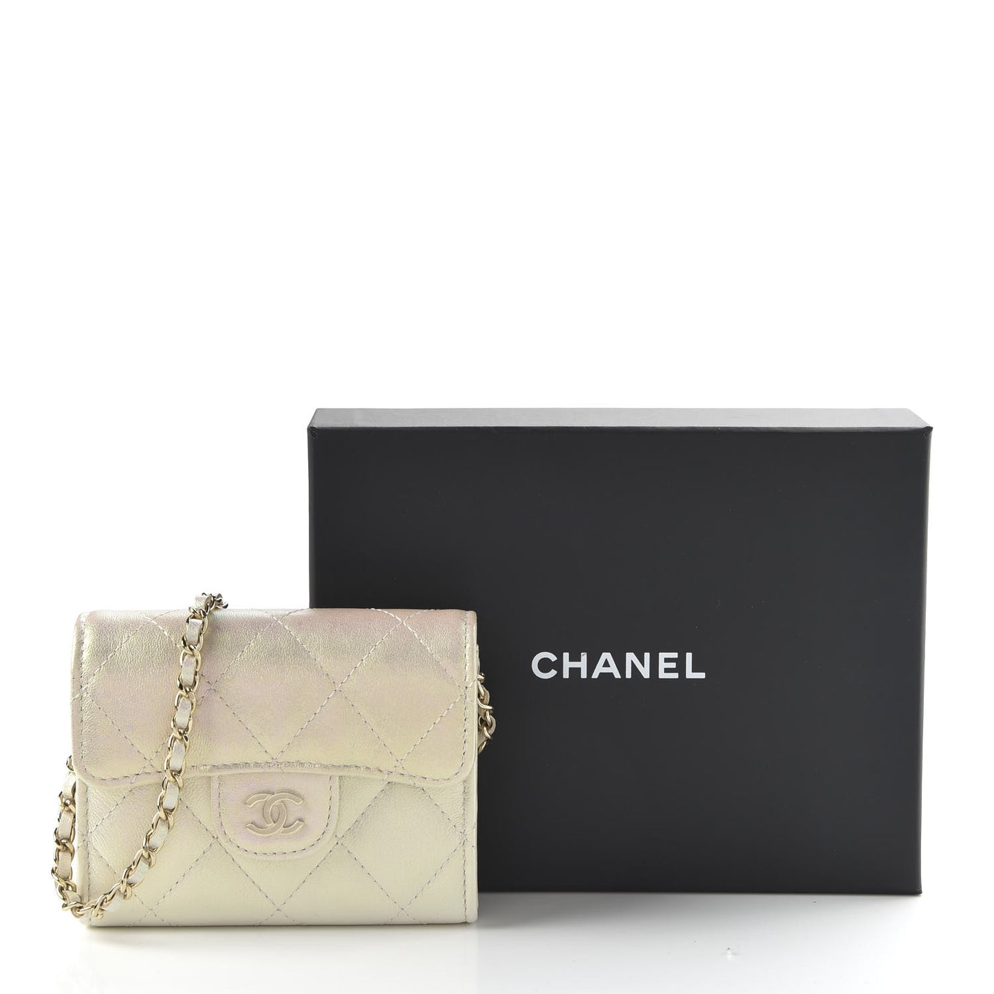 Iridescent Lambskin Quilted Flap Card Holder On Chain Ivory