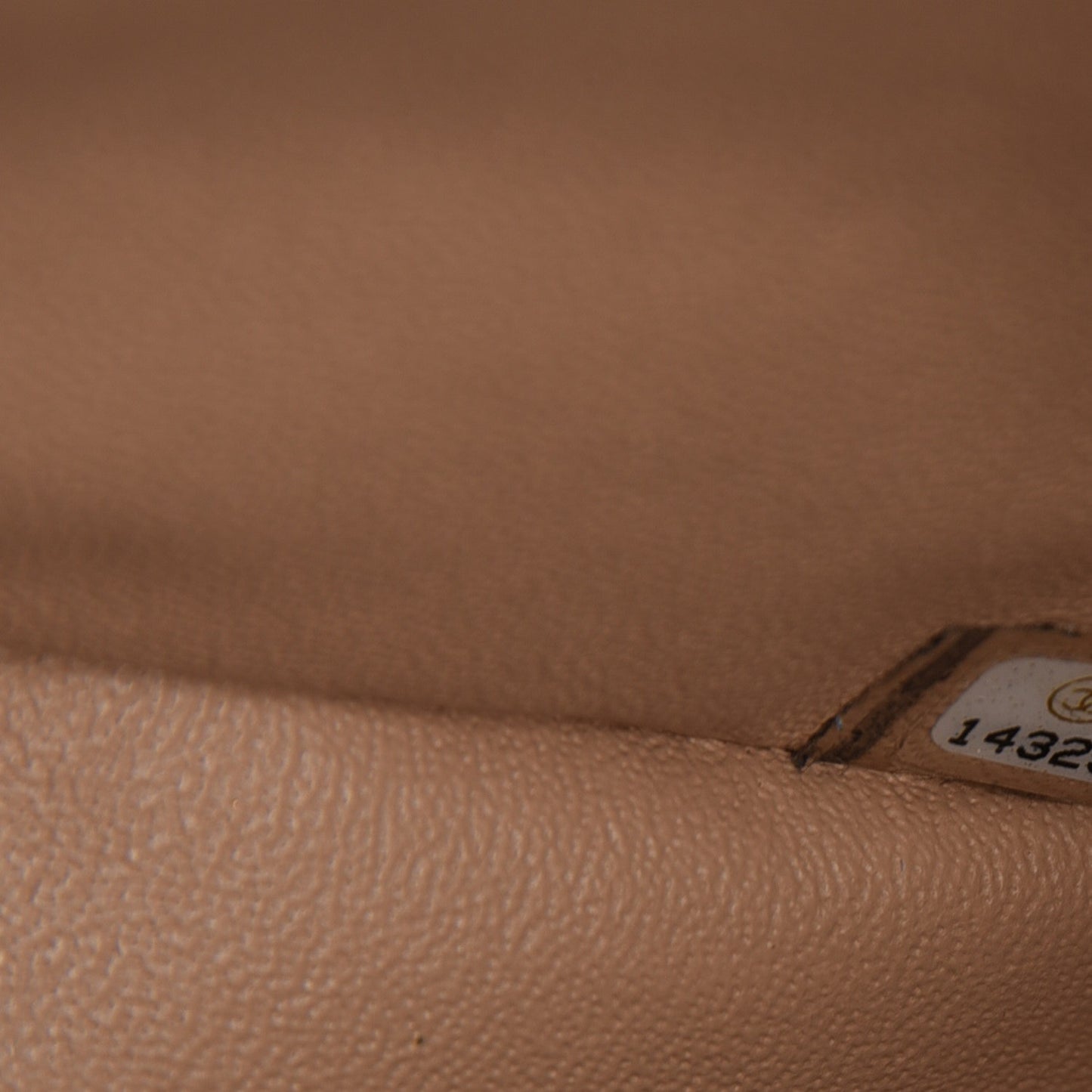 Caviar Quilted Jumbo Double Flap Beige Clair