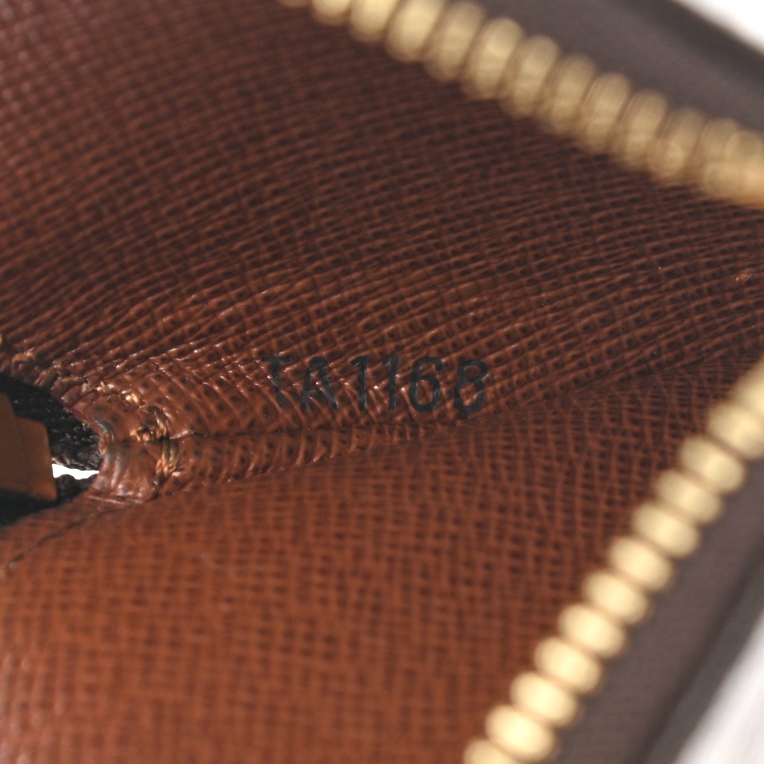 Louis Vuitton Monogram Round Coin Purse 7 of 8