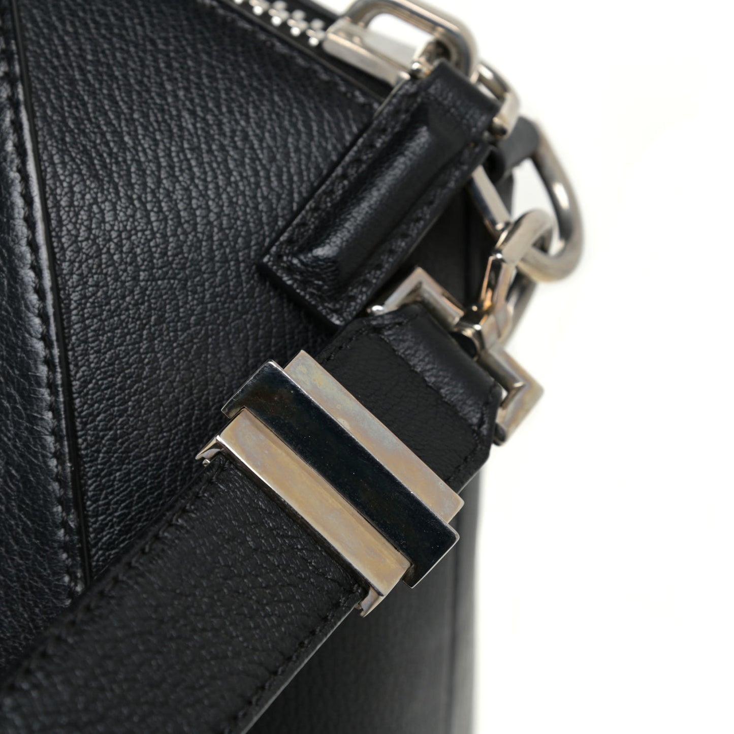 Sugar Goatskin Medium Antigona Black