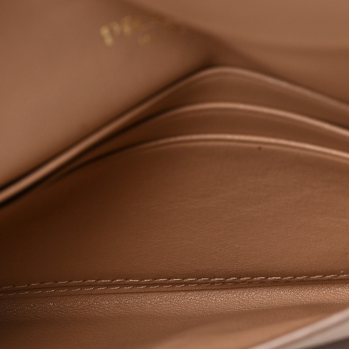 Vitello Move Envelope Wallet Cammeo