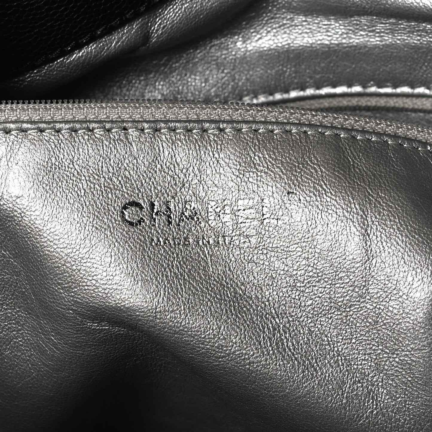 Glazed Caviar Modern Chain Tote Black