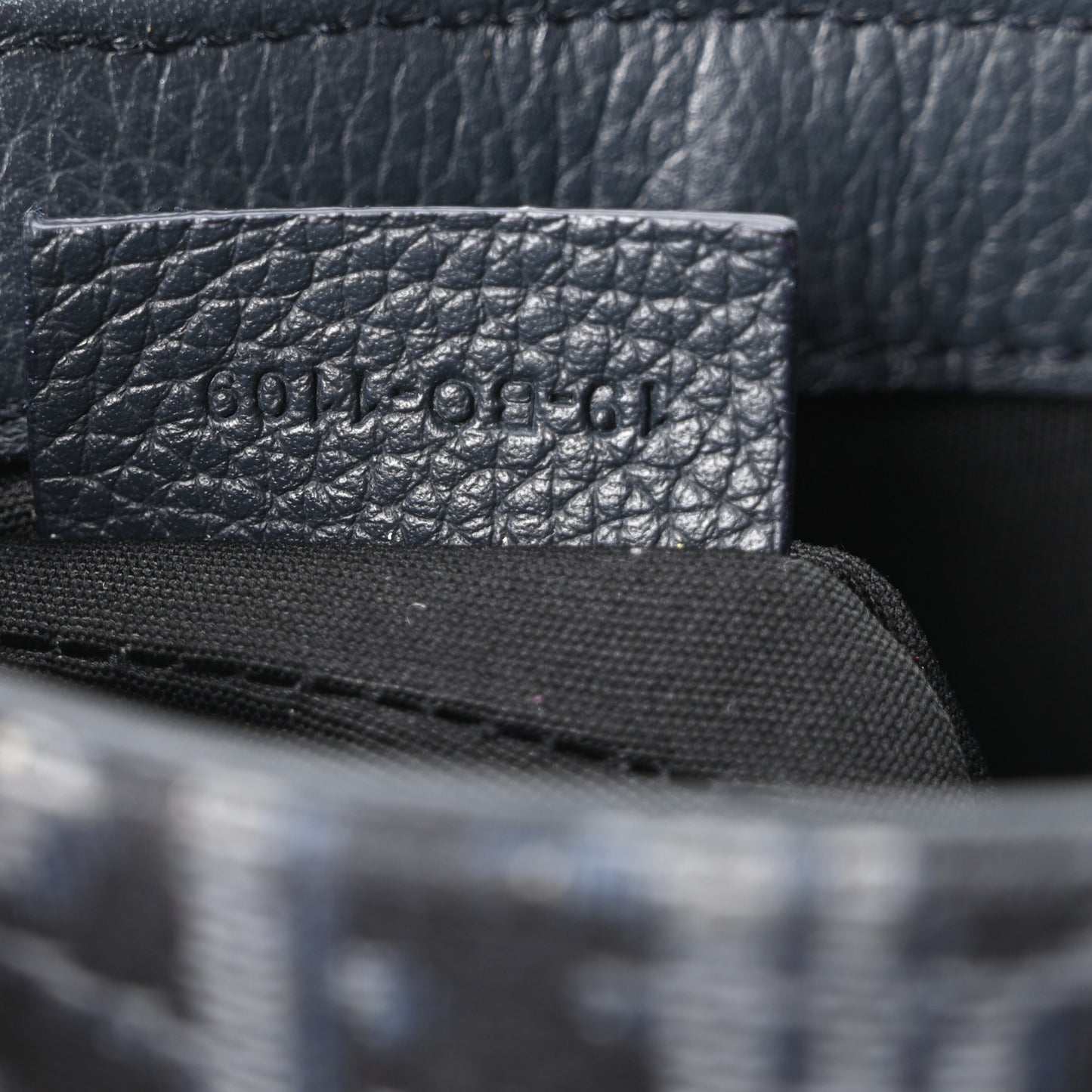 Oblique Saddle Messenger Pouch Blue Black
