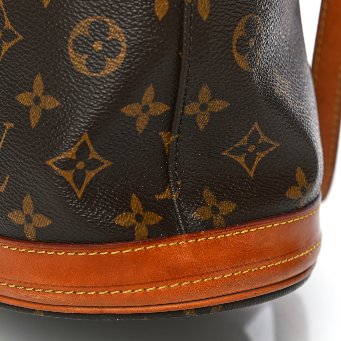 Monogram Petit Bucket 23
