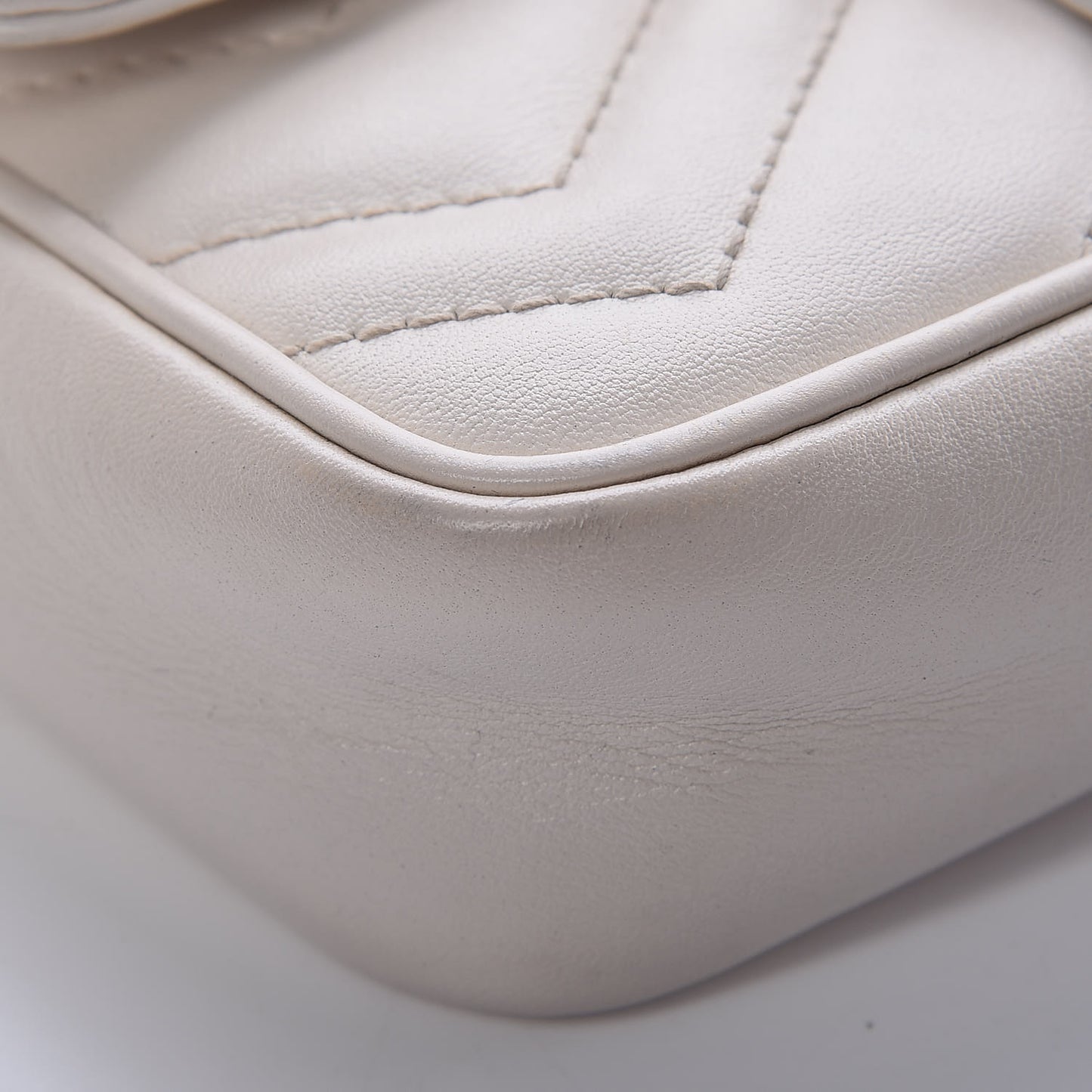 Calfskin Matelasse Super Mini GG Marmont Shoulder Bag White